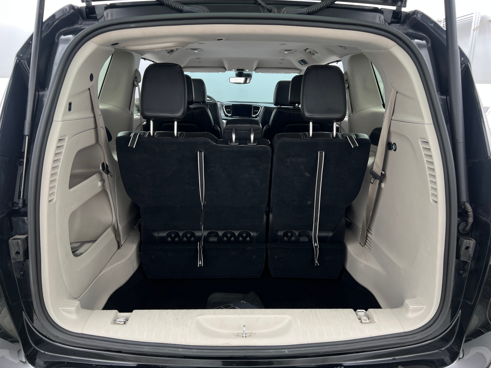Thumbnail: 2023 Chrysler Pacifica - 6