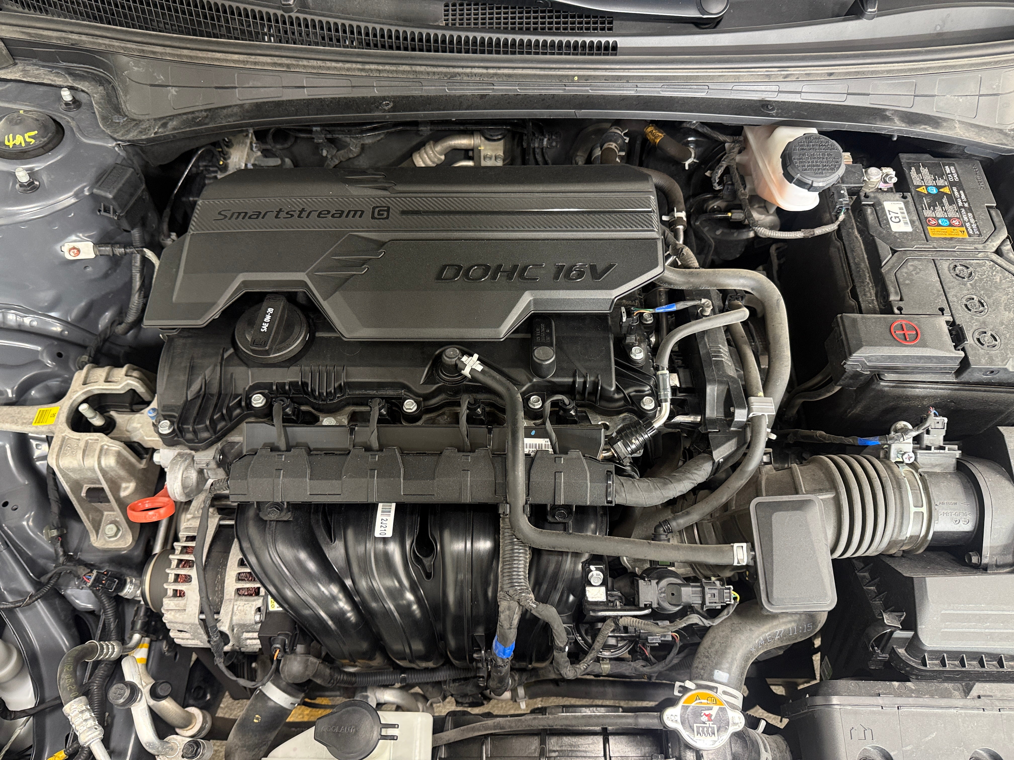 2024 Hyundai Elantra SE - Photo 2