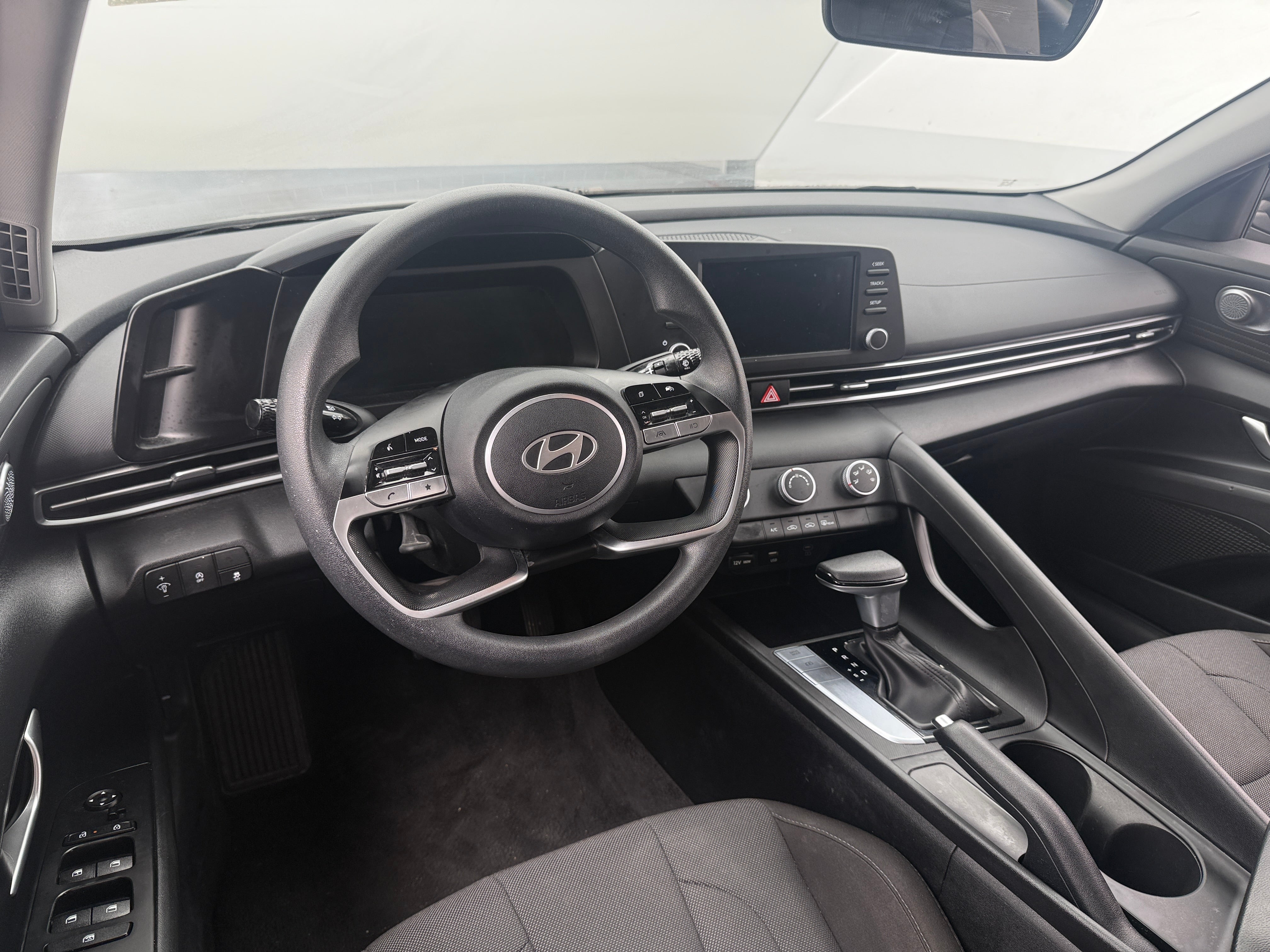 2024 Hyundai Elantra SE - Photo 5