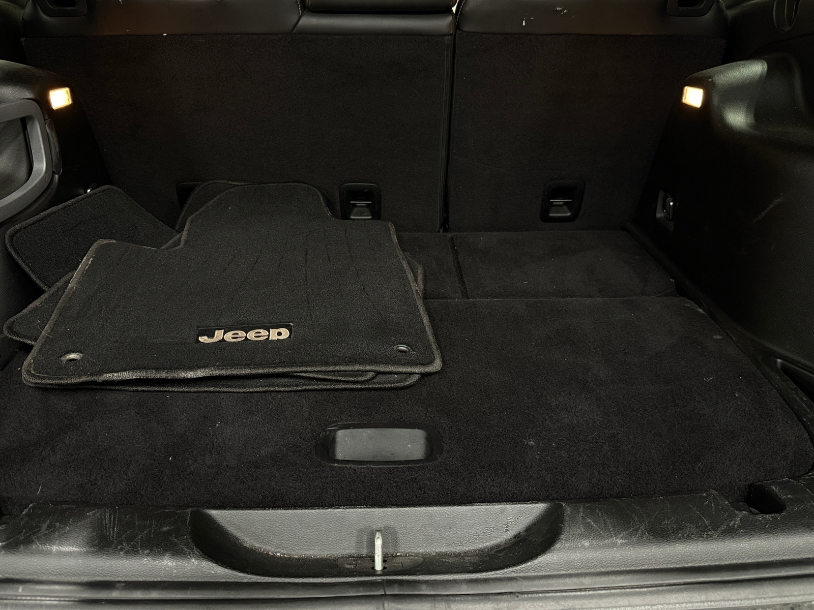 Thumbnail: 2017 Jeep Cherokee - 6