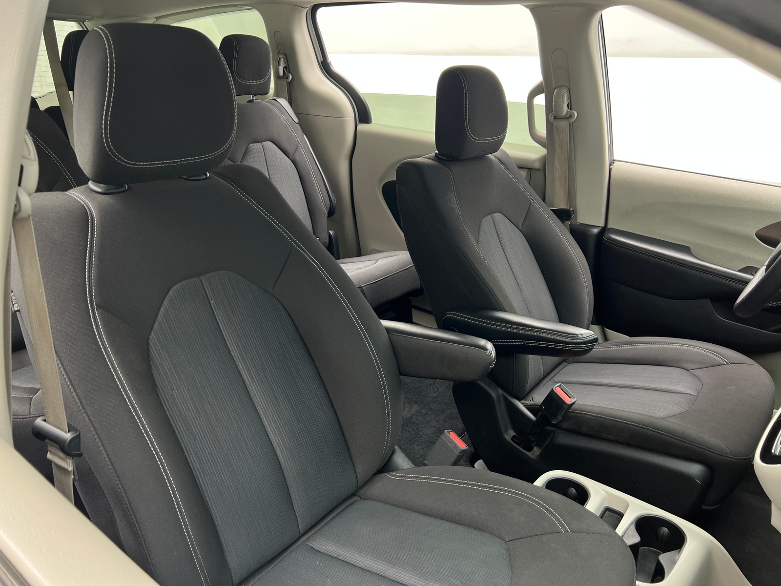 Thumbnail: 2023 Chrysler Voyager - 2