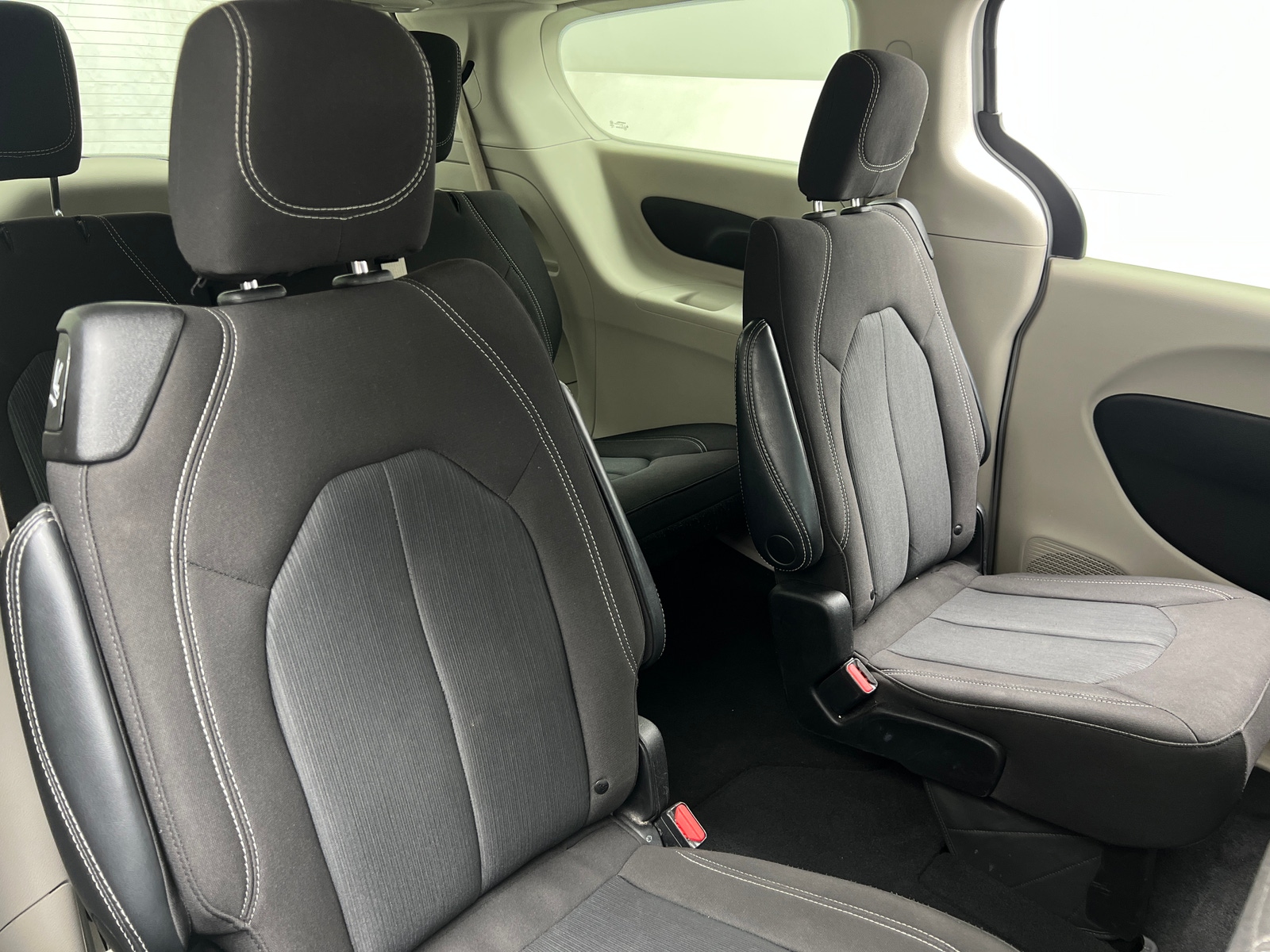 Thumbnail: 2023 Chrysler Voyager - 6