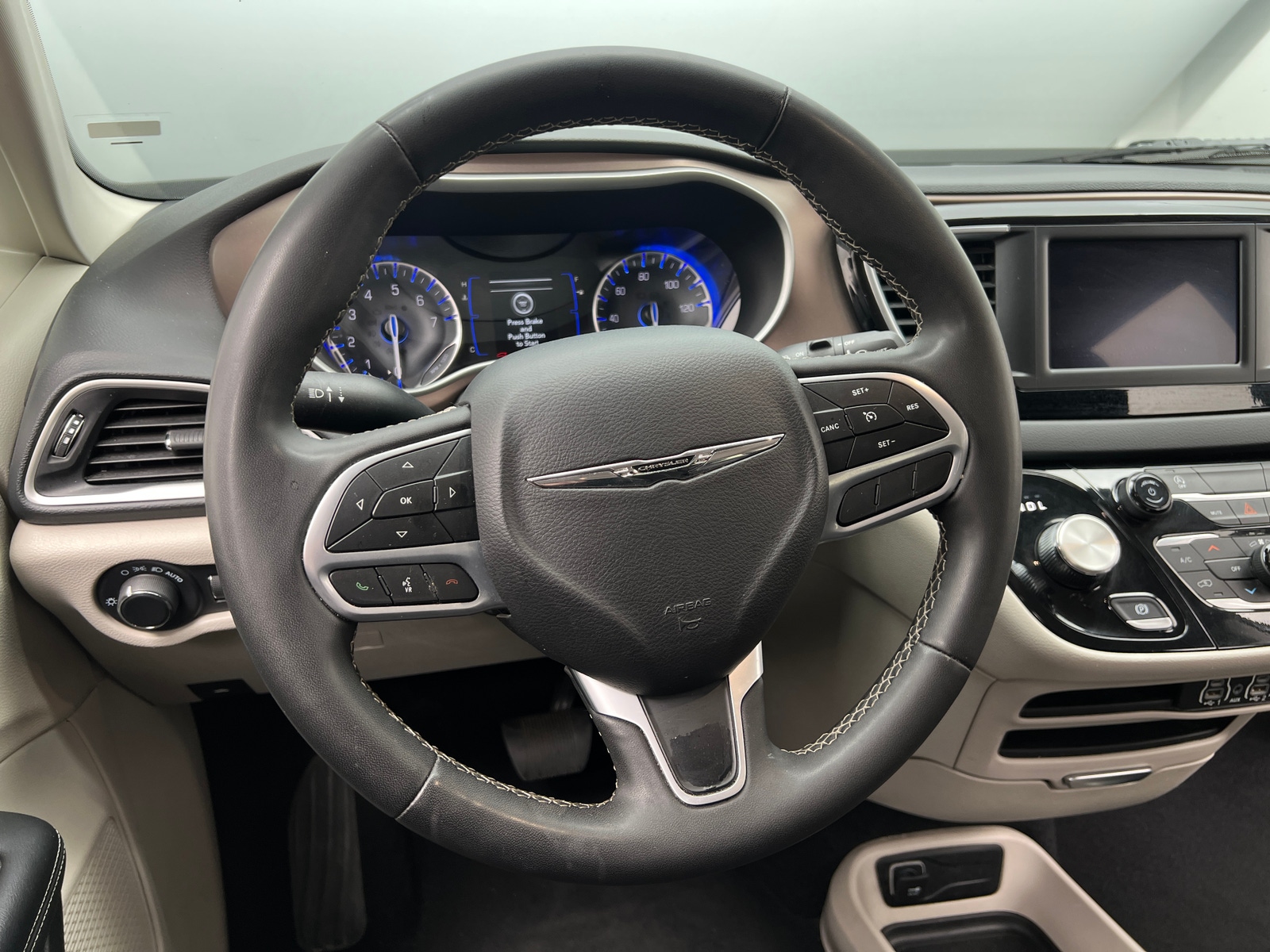 Thumbnail: 2023 Chrysler Voyager - 5