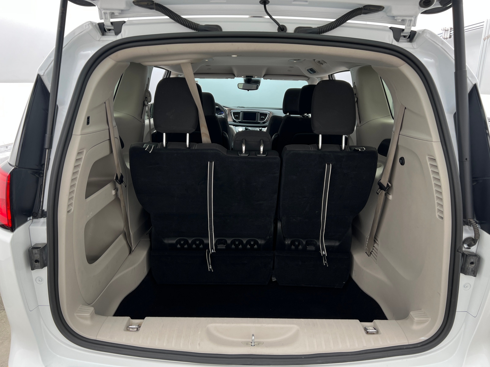 Thumbnail: 2023 Chrysler Voyager - 7