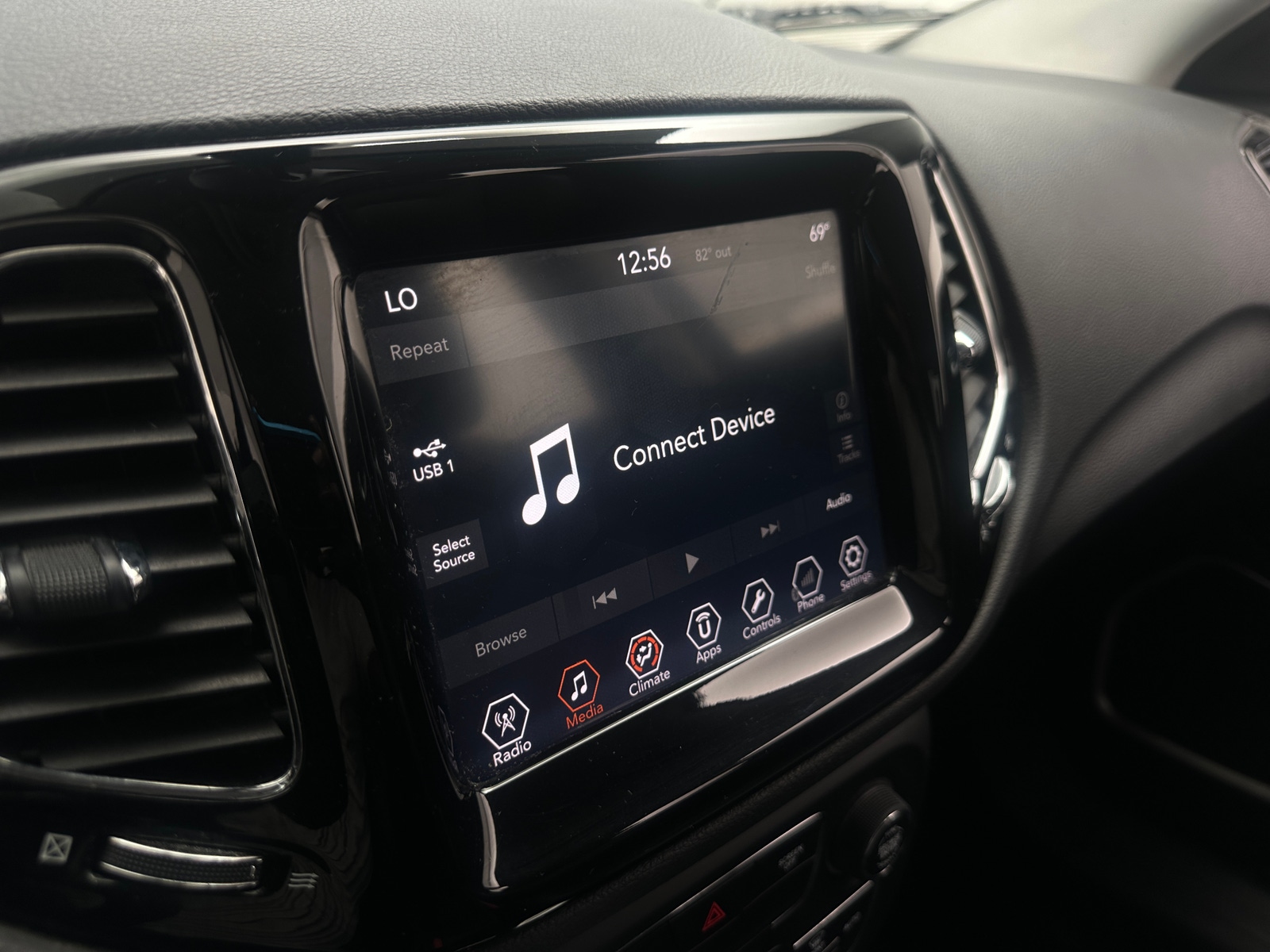Thumbnail: 2018 Jeep Compass - 3