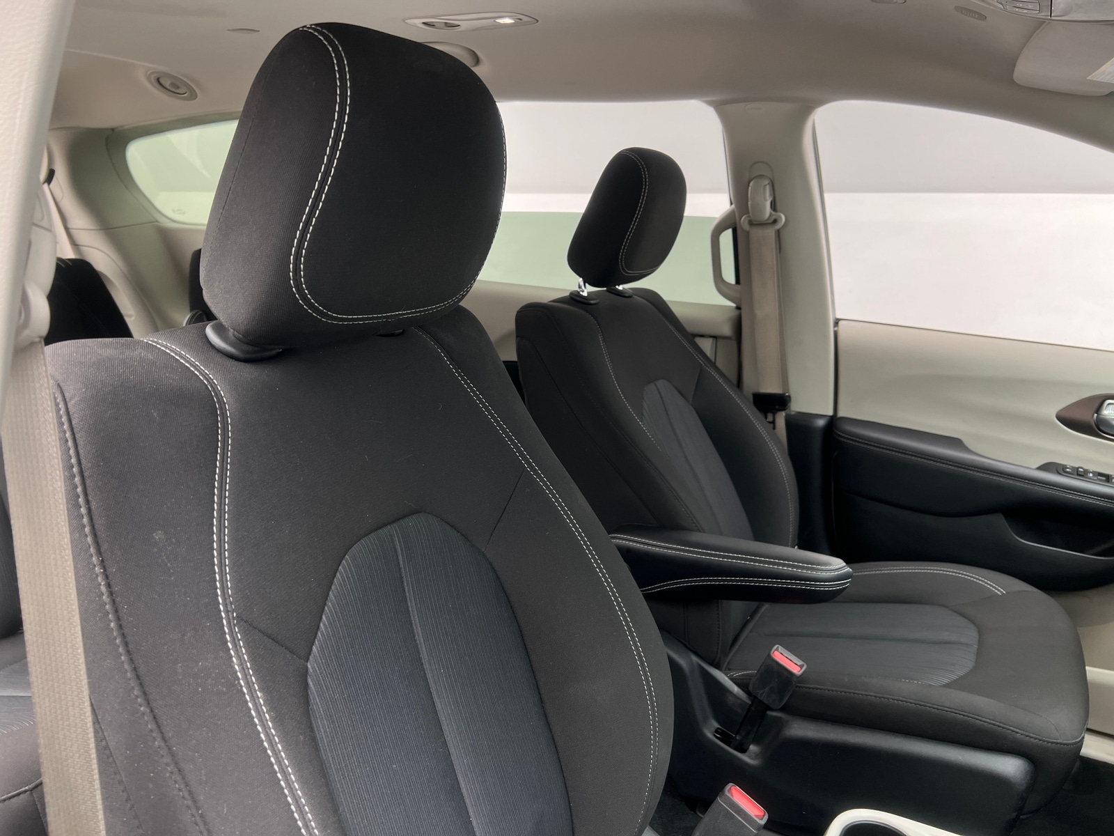 Thumbnail: 2023 Chrysler Voyager - 2