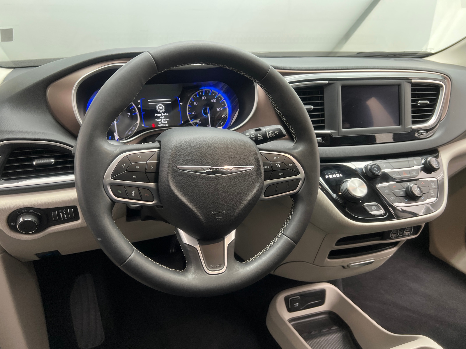 Thumbnail: 2023 Chrysler Voyager - 5
