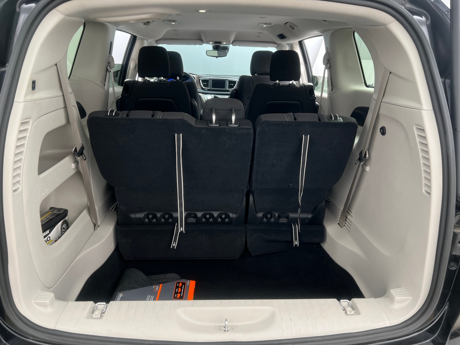 Thumbnail: 2023 Chrysler Voyager - 7