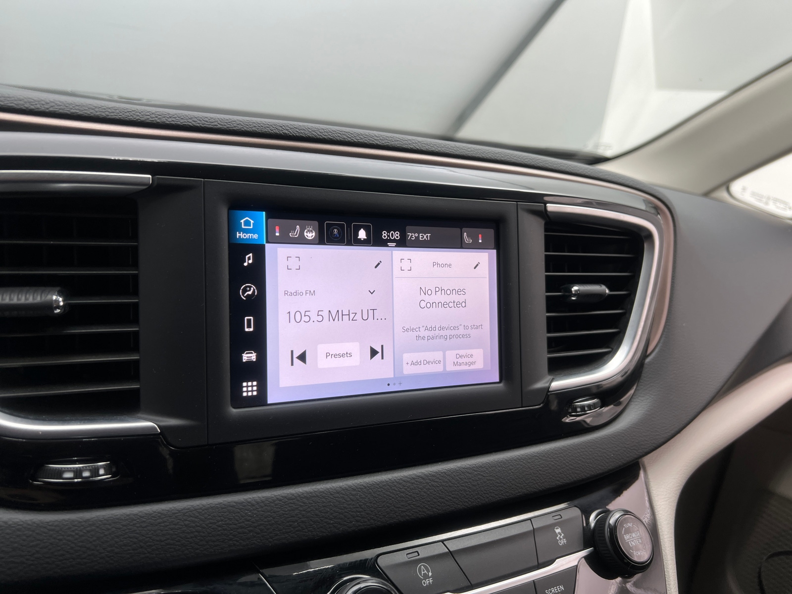 Thumbnail: 2023 Chrysler Voyager - 4