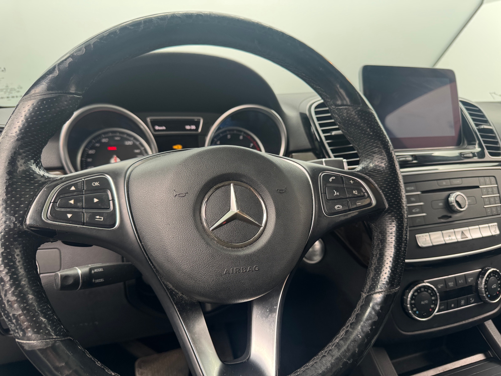 Thumbnail: 2017 Mercedes-Benz GLE - 4