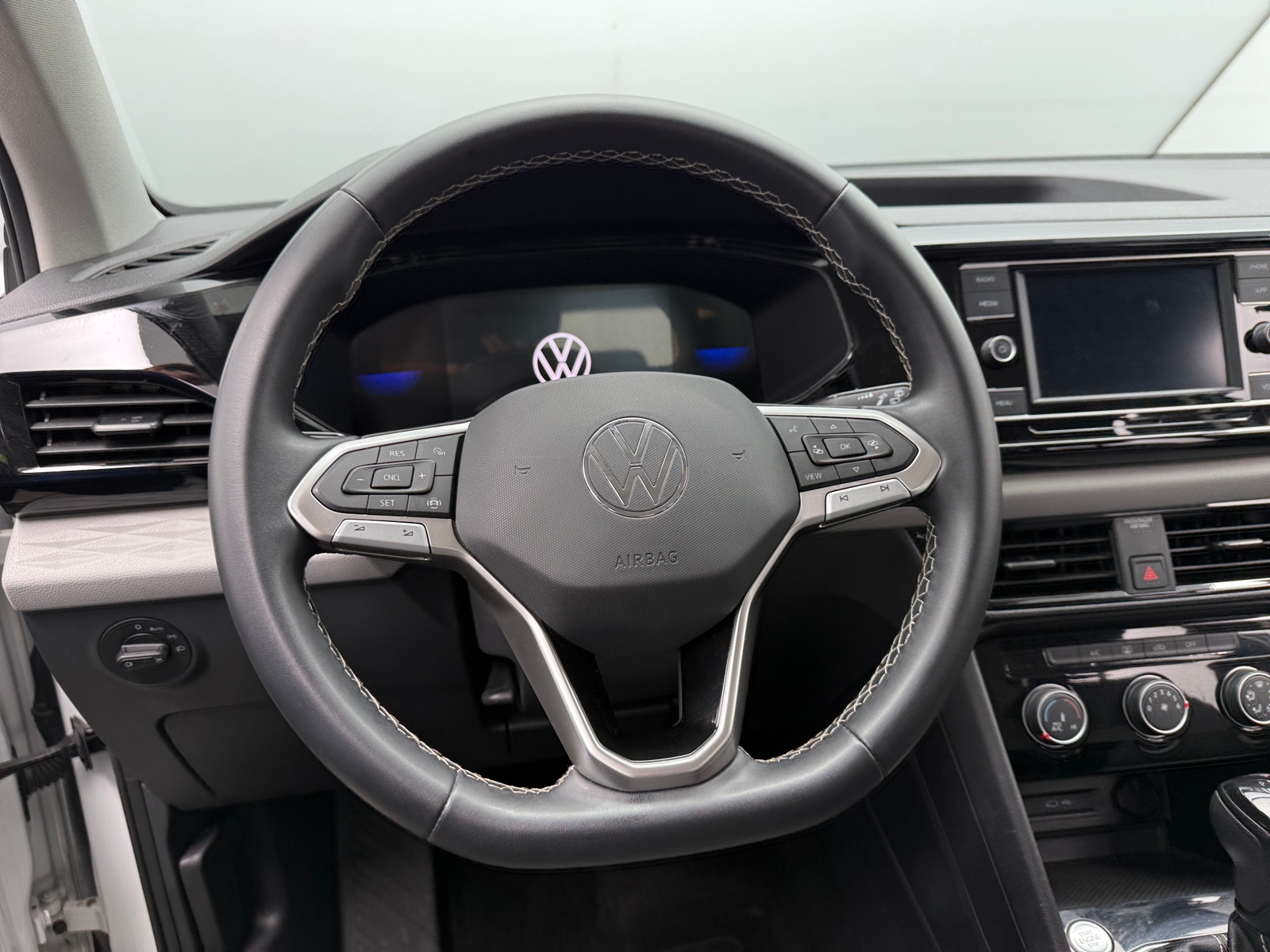 Thumbnail: 2023 Volkswagen Taos - 5