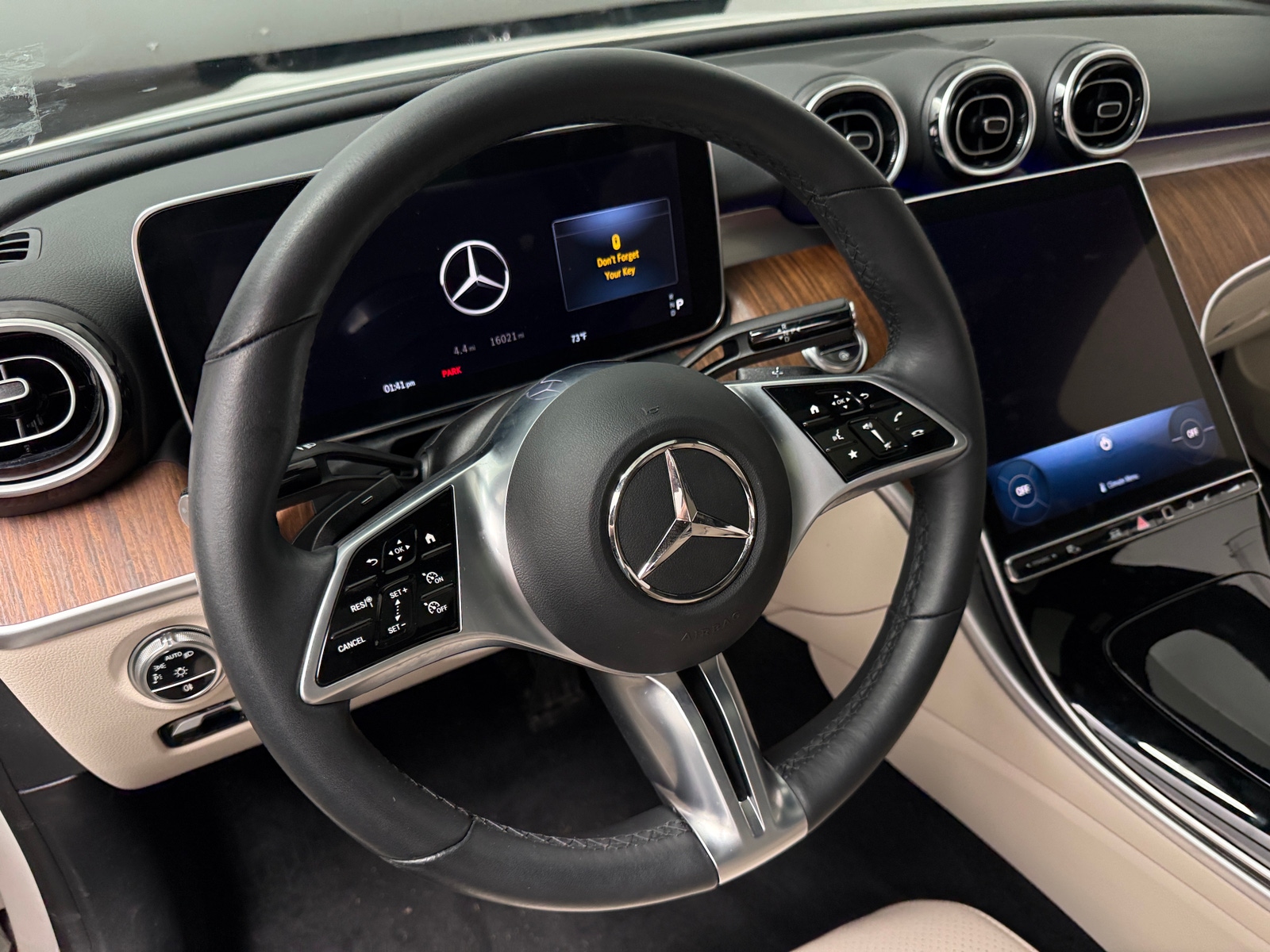 Thumbnail: 2023 Mercedes-Benz C-Class - 4