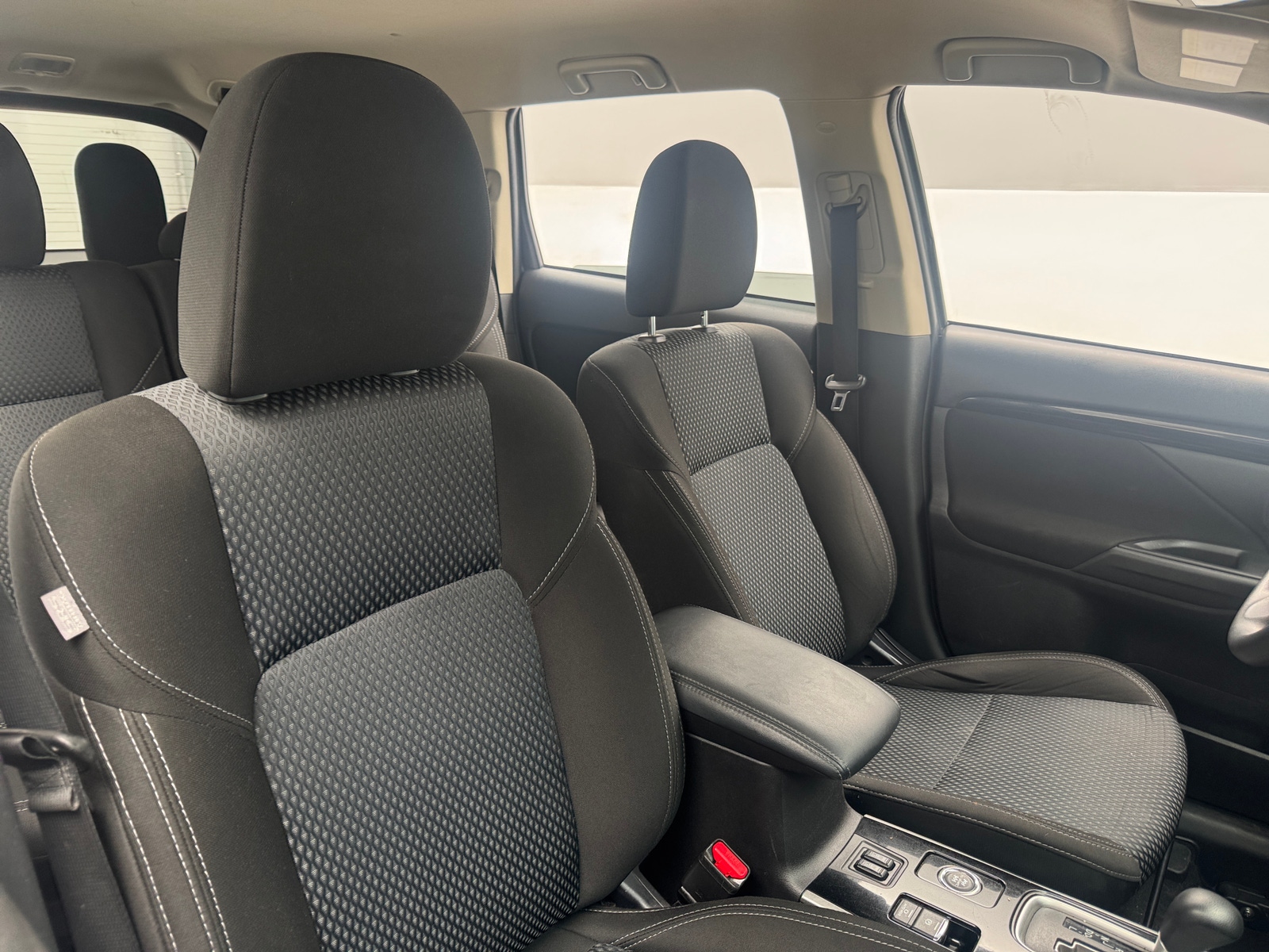 Thumbnail: 2020 Mitsubishi Outlander - 2
