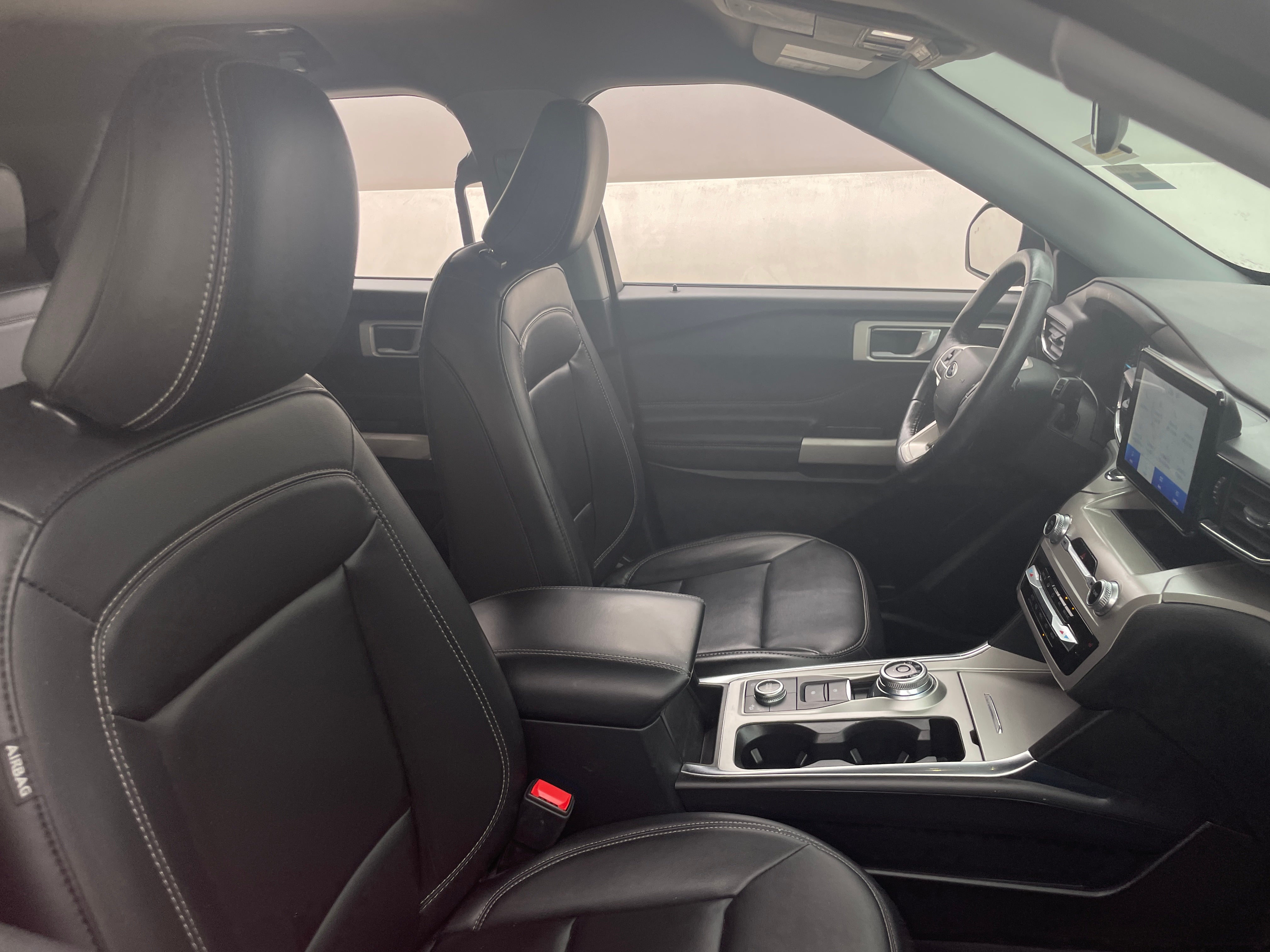 2022 Ford Explorer XLT - Photo 3