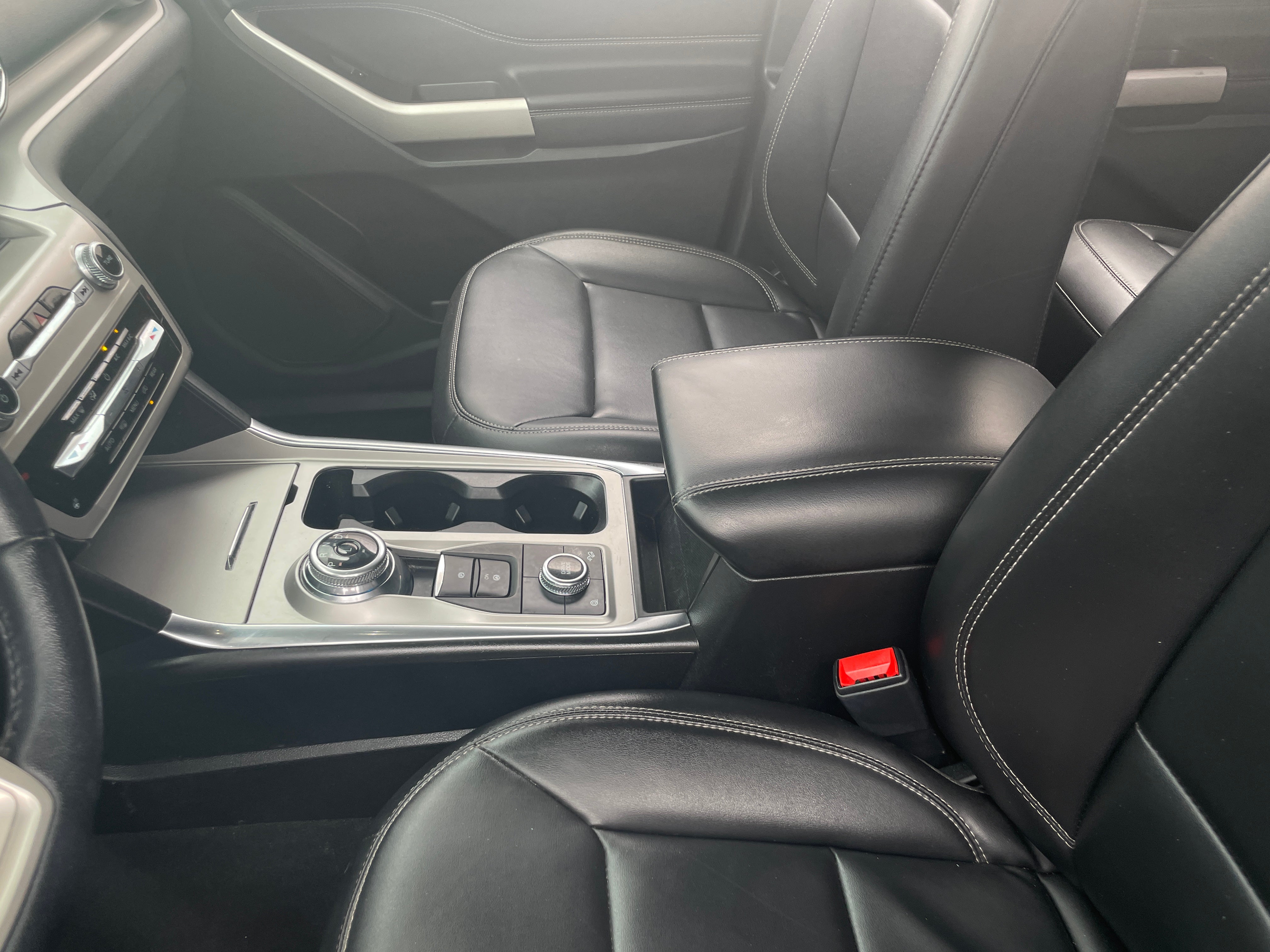 2022 Ford Explorer XLT - Photo 4