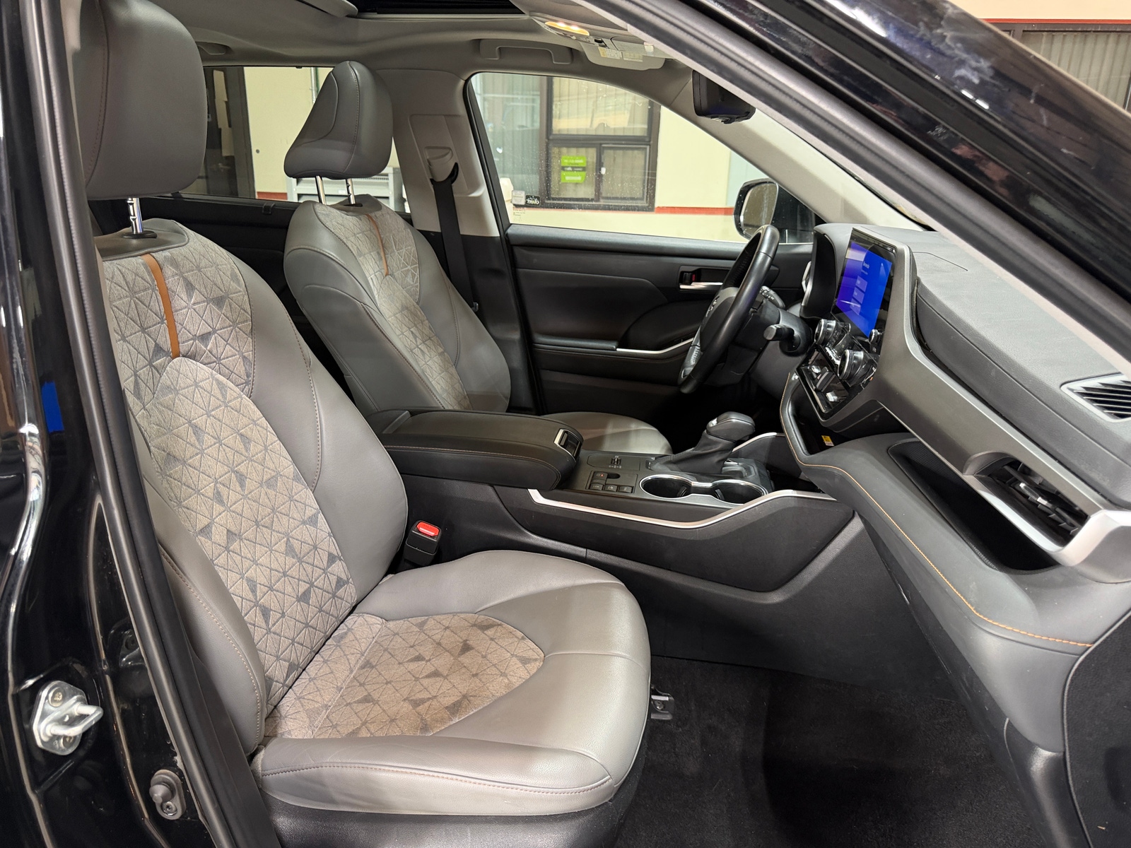 Thumbnail: 2023 Toyota Highlander - 2