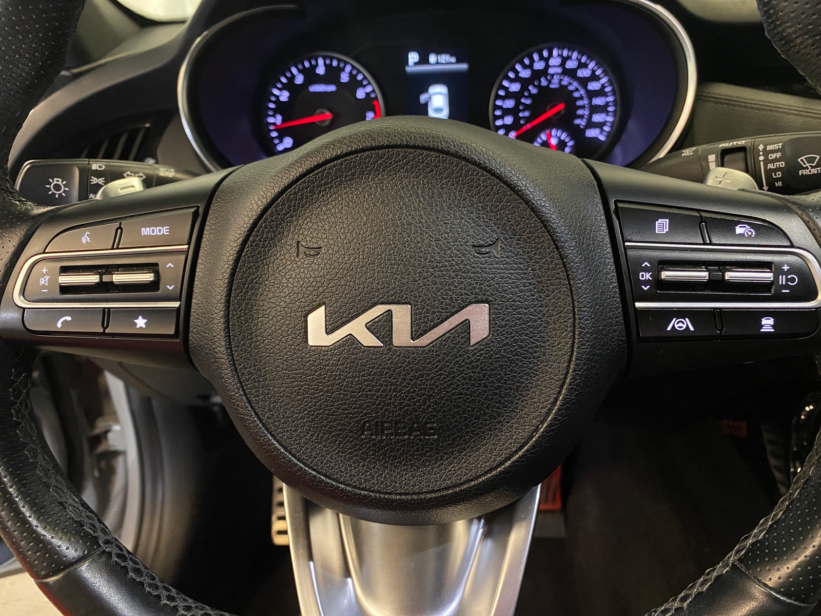 Thumbnail: 2023 Kia Stinger - 4