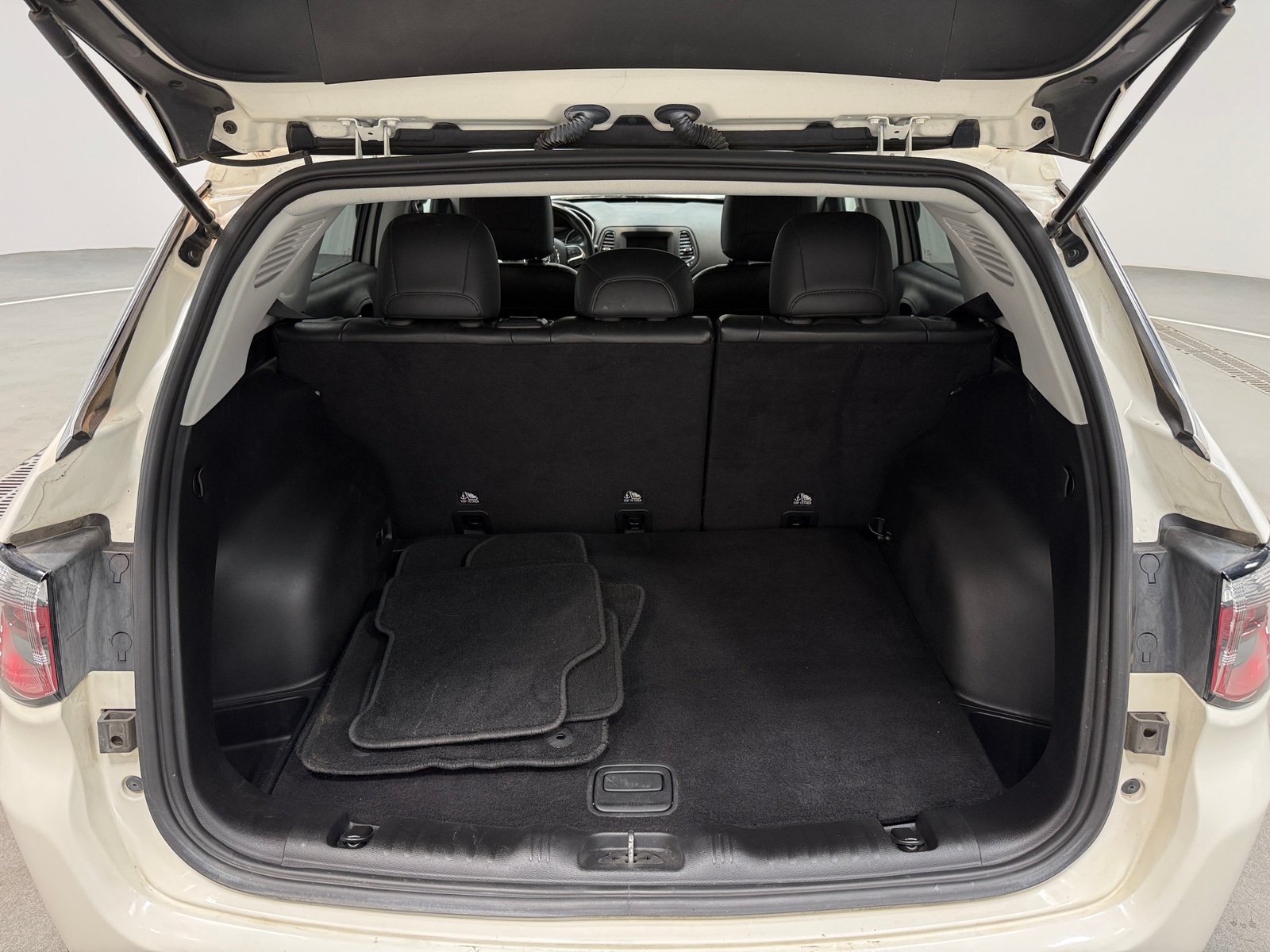 Thumbnail: 2019 Jeep Compass - 7