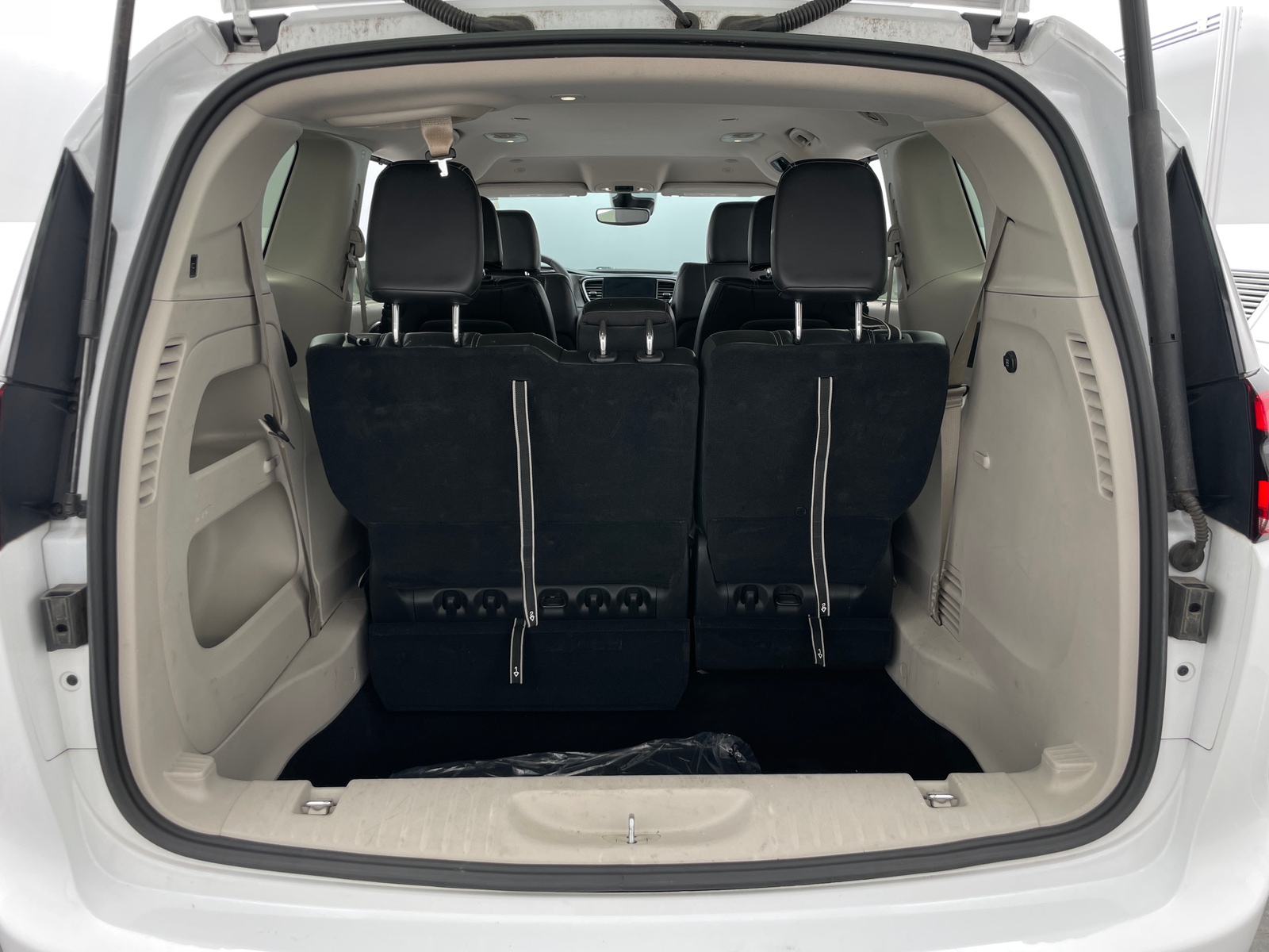 Thumbnail: 2023 Chrysler Pacifica - 6