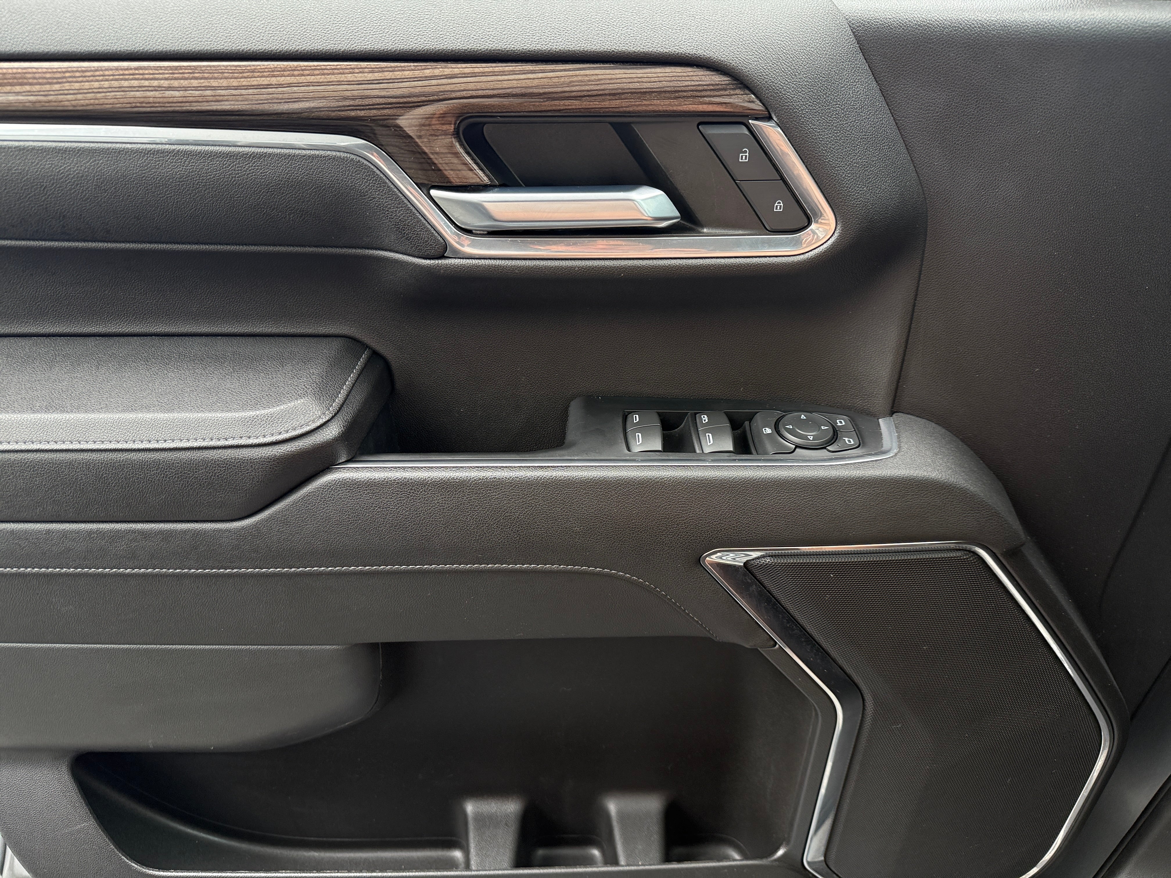 2023 Chevrolet Silverado 1500 LT - Photo 2