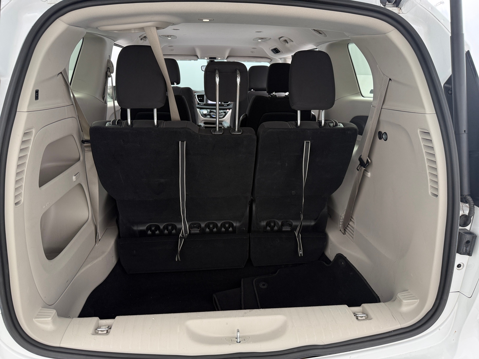 Thumbnail: 2024 Chrysler Voyager - 7