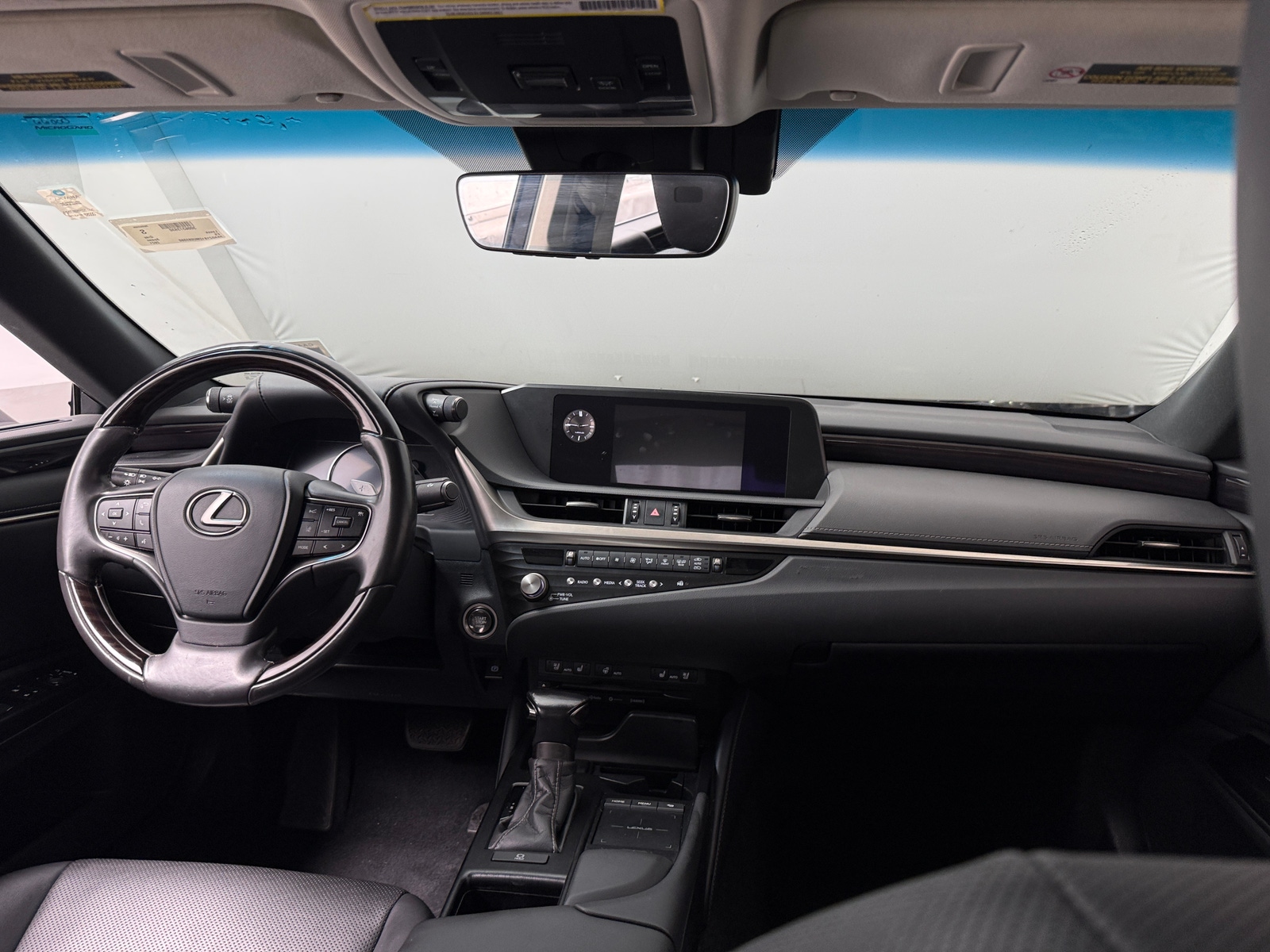 Thumbnail: 2021 Lexus ES - 2
