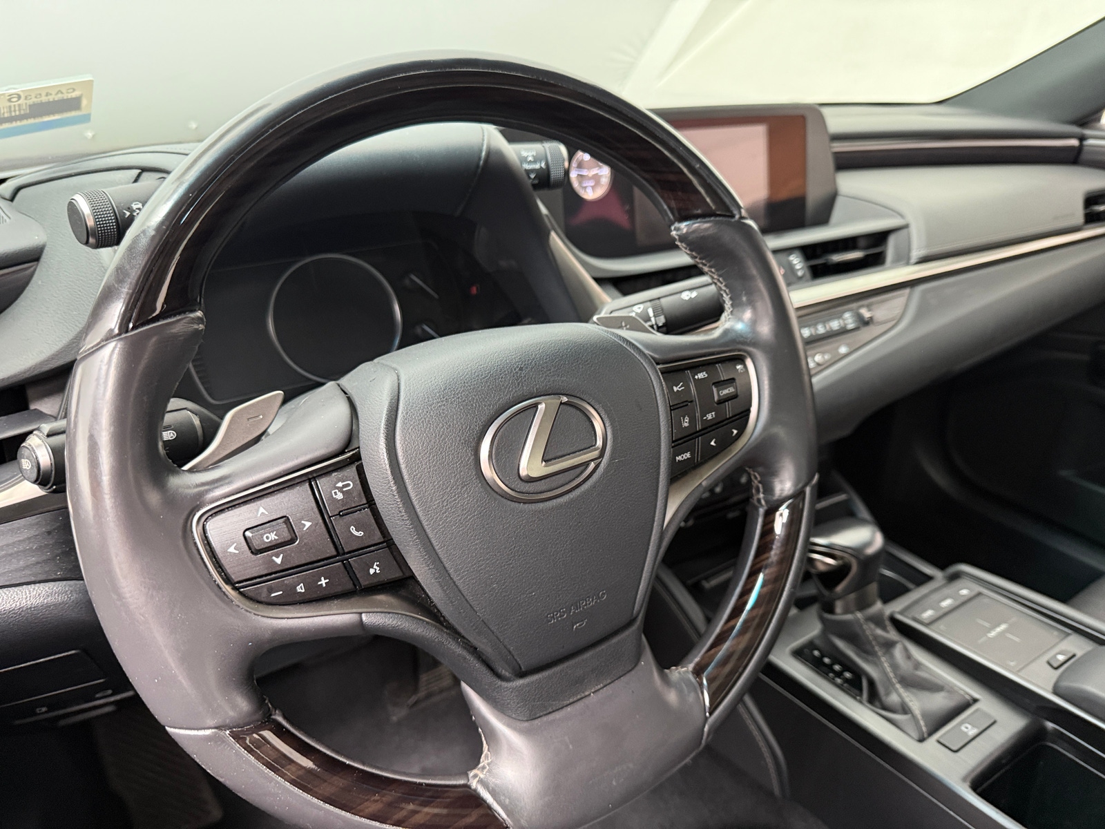 Thumbnail: 2021 Lexus ES - 4