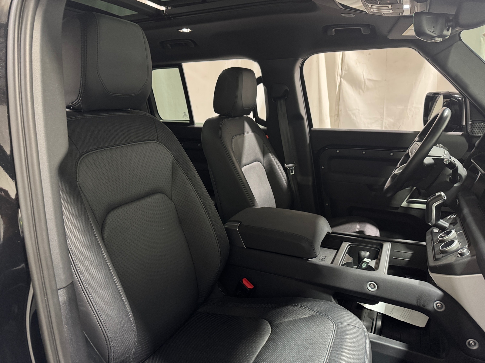 Thumbnail: 2023 Land Rover Defender - 2