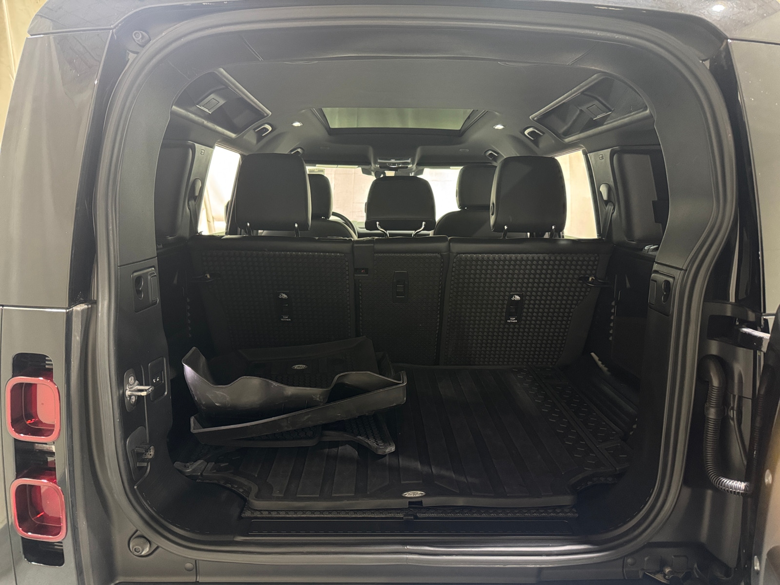 Thumbnail: 2023 Land Rover Defender - 7