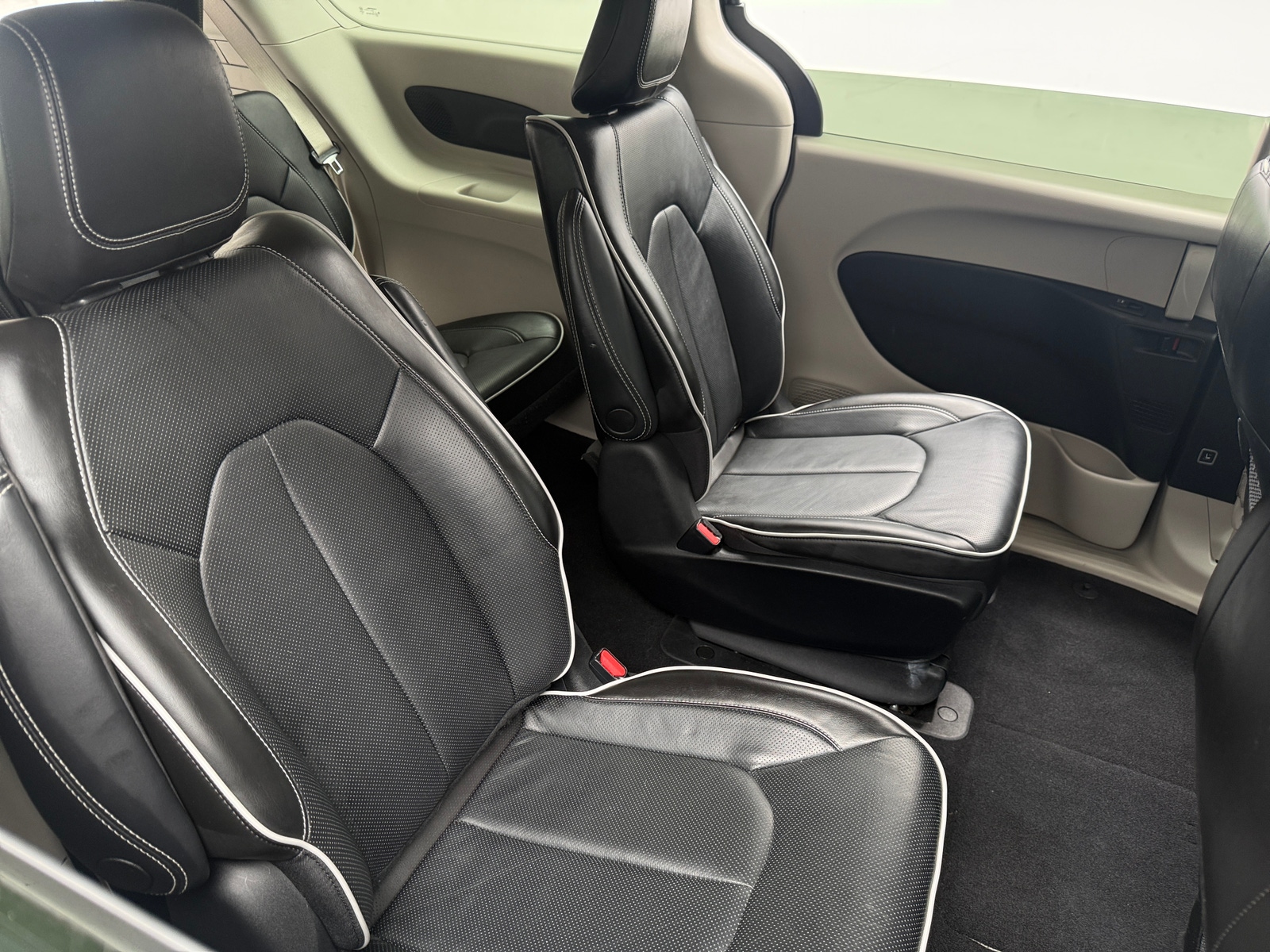 Thumbnail: 2022 Chrysler Pacifica - 5