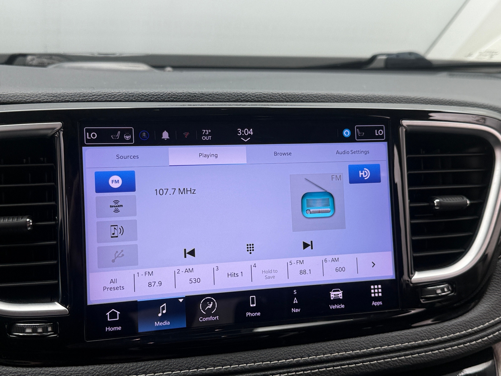 Thumbnail: 2022 Chrysler Pacifica - 3