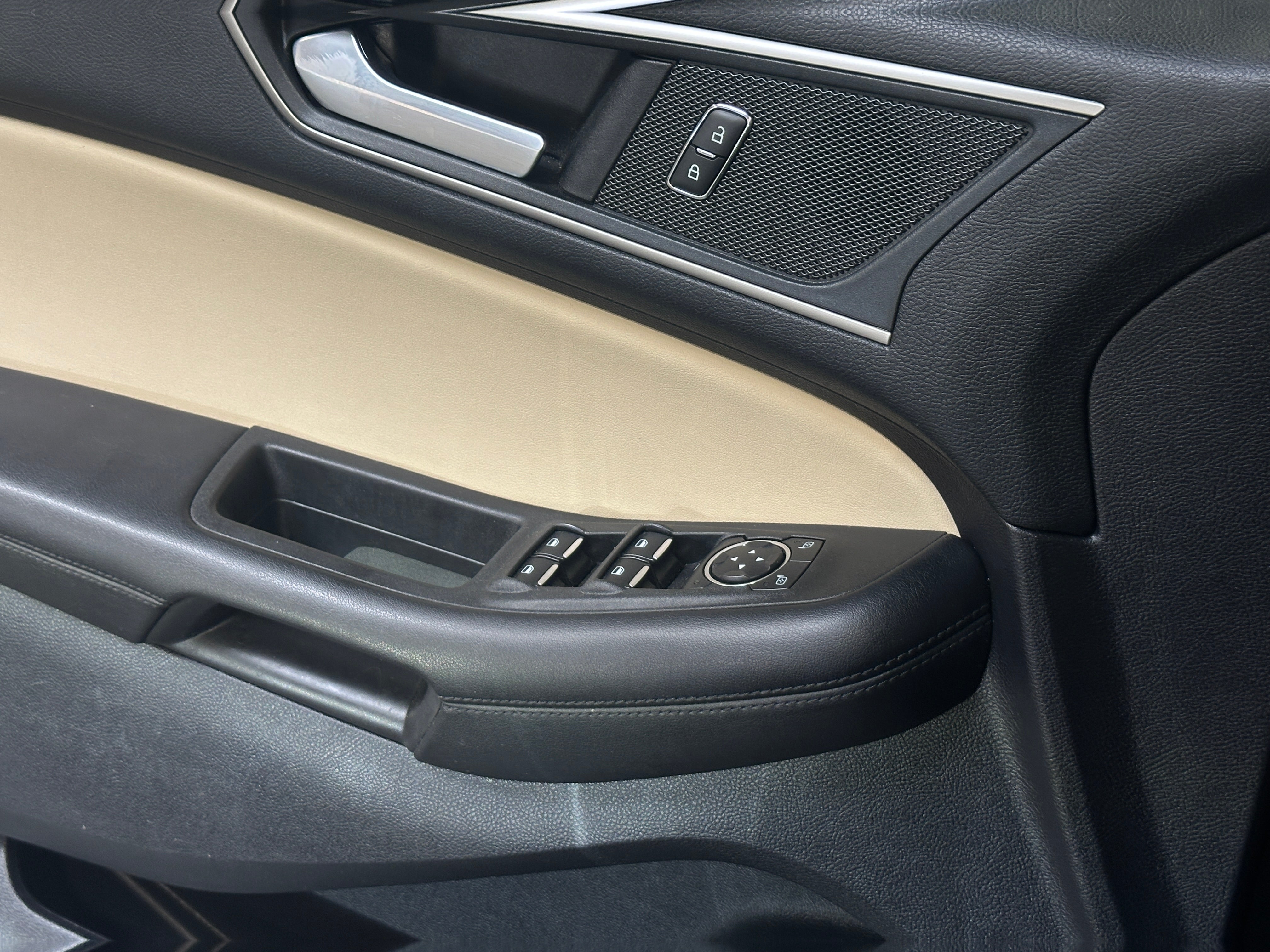 Used 2022 Ford Edge SEL with VIN 2FMPK4J94NBA33887 for sale in Eagan, Minnesota