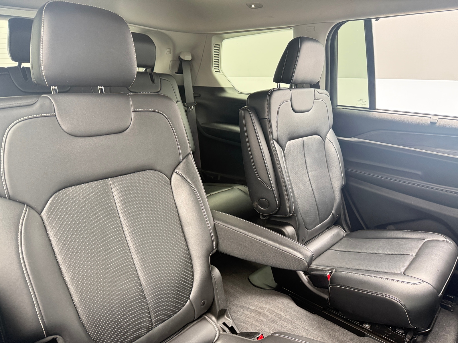 Thumbnail: 2022 Jeep Grand Cherokee L - 5