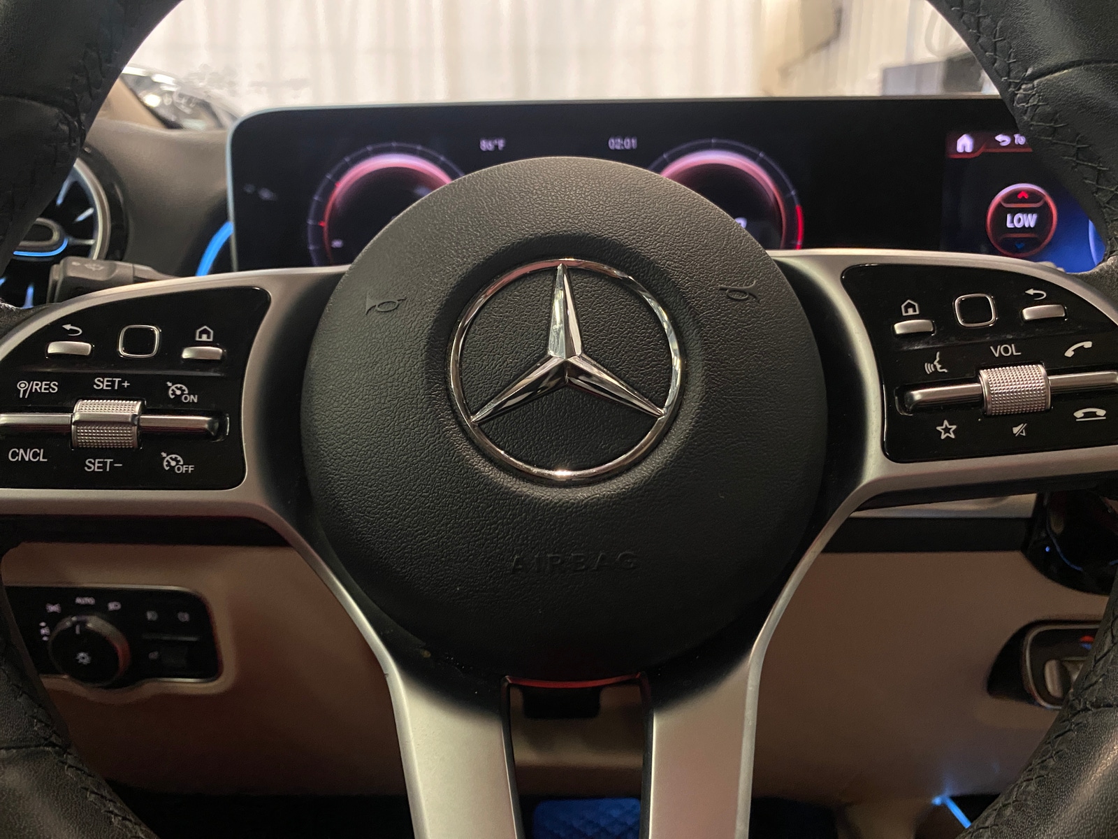 Thumbnail: 2020 Mercedes-Benz GLB - 4