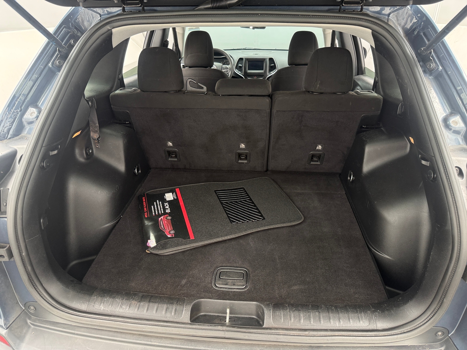 Thumbnail: 2019 Jeep Cherokee - 7