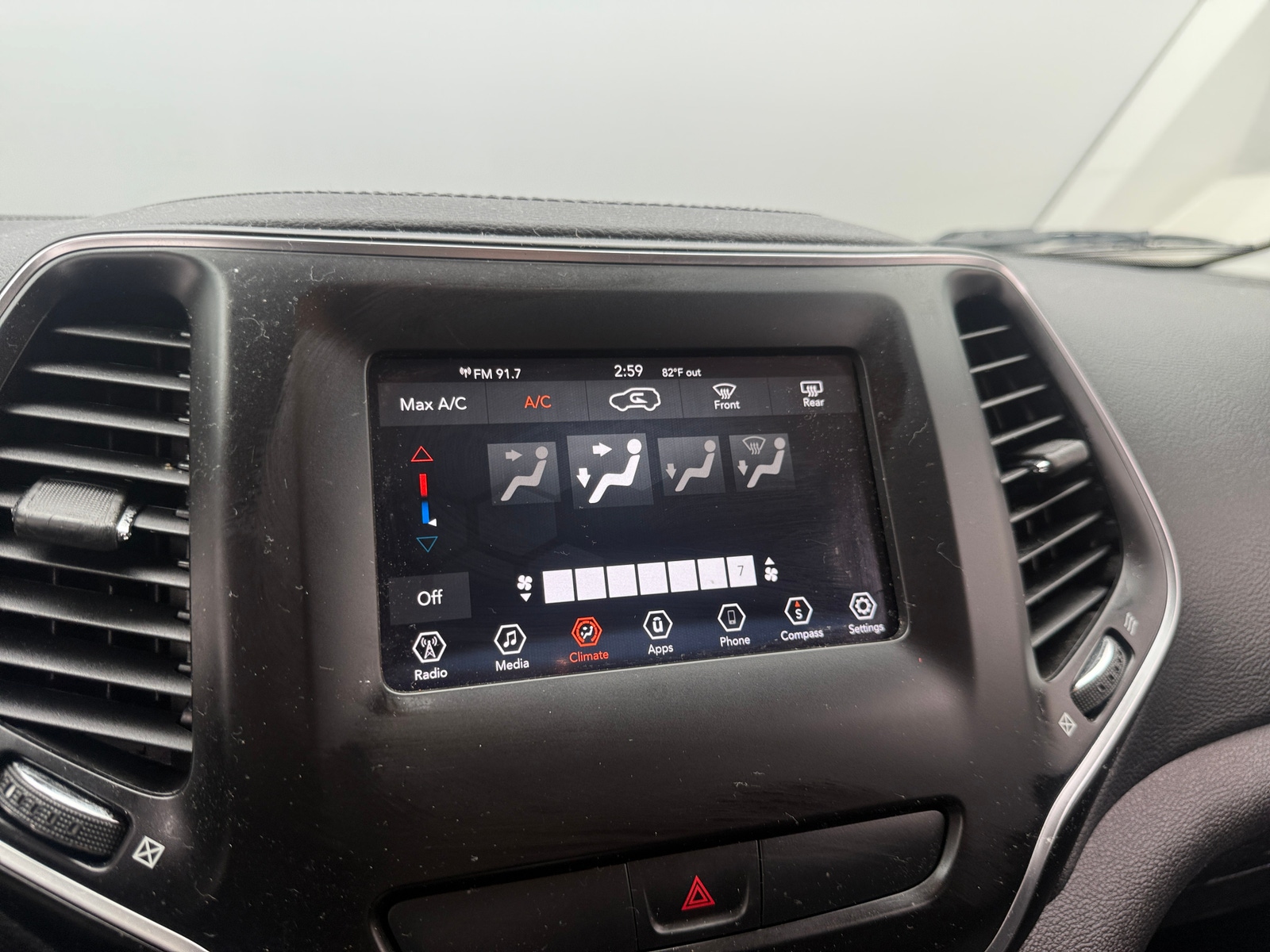 Thumbnail: 2019 Jeep Cherokee - 4