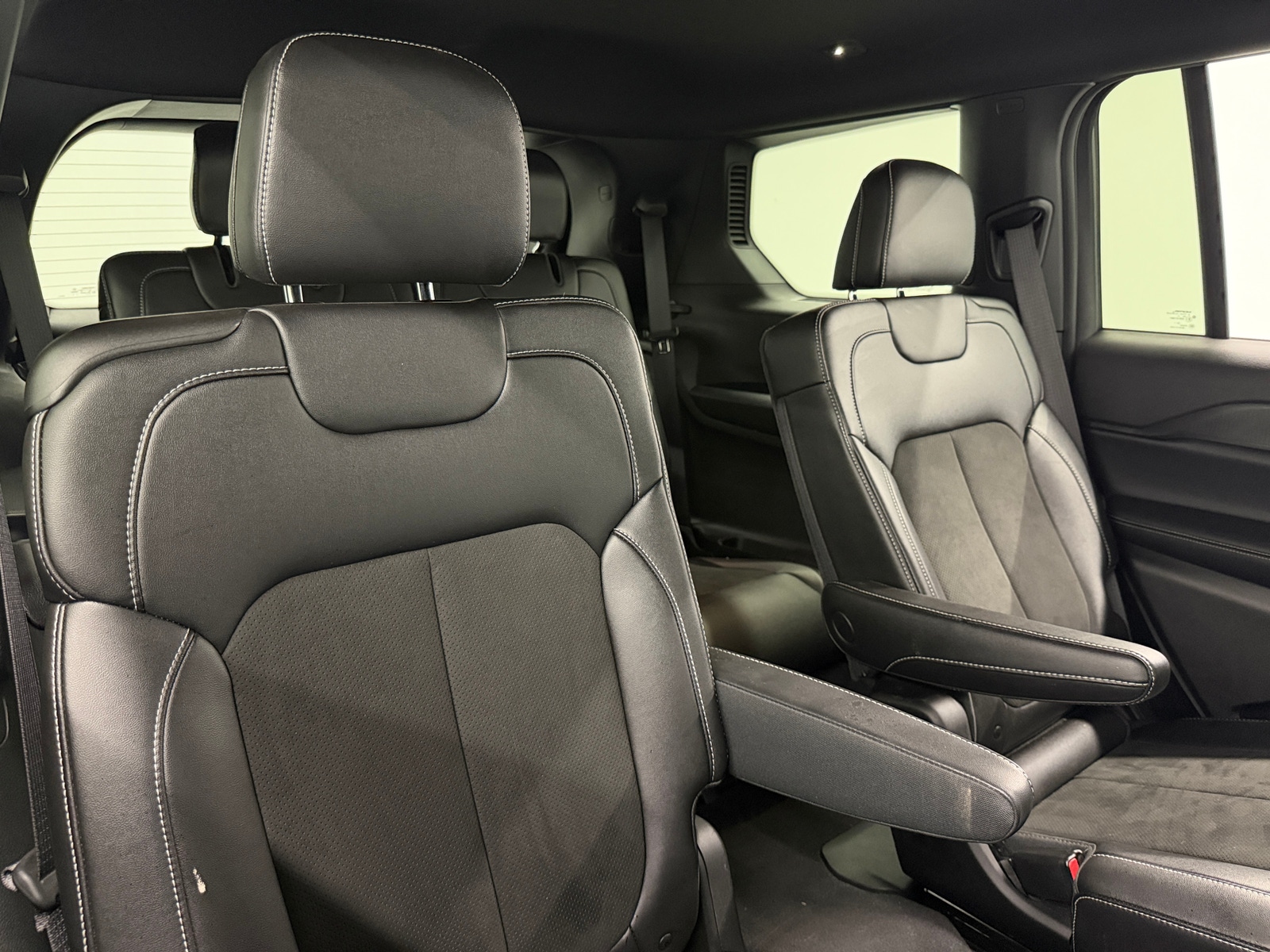 Thumbnail: 2023 Jeep Grand Cherokee L - 5