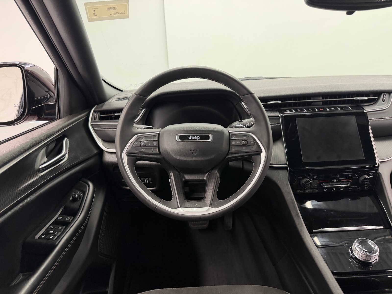 Thumbnail: 2023 Jeep Grand Cherokee L - 4