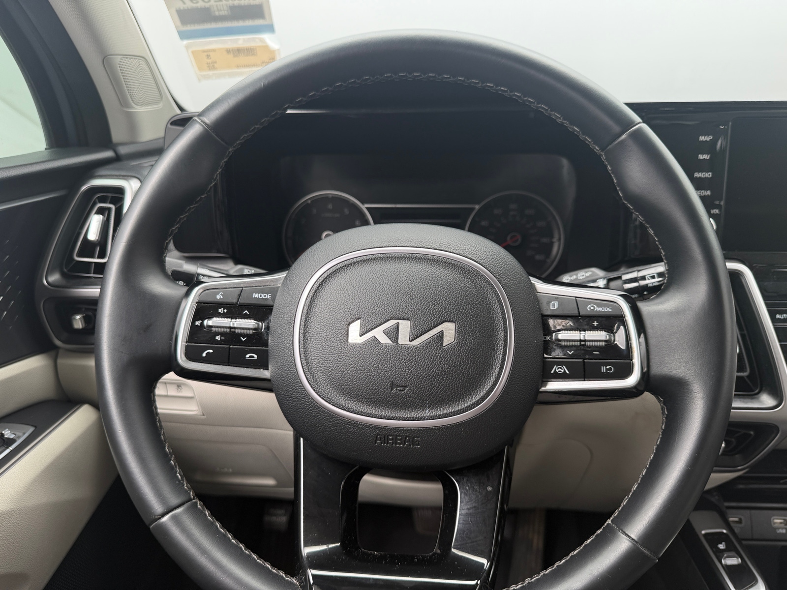 Thumbnail: 2023 Kia Sorento - 4