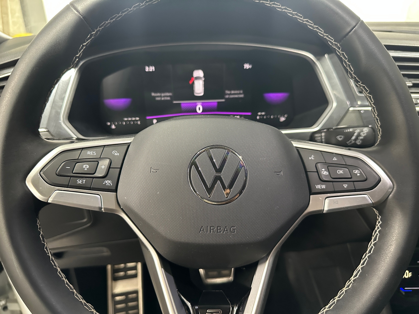 Thumbnail: 2023 Volkswagen Tiguan - 4
