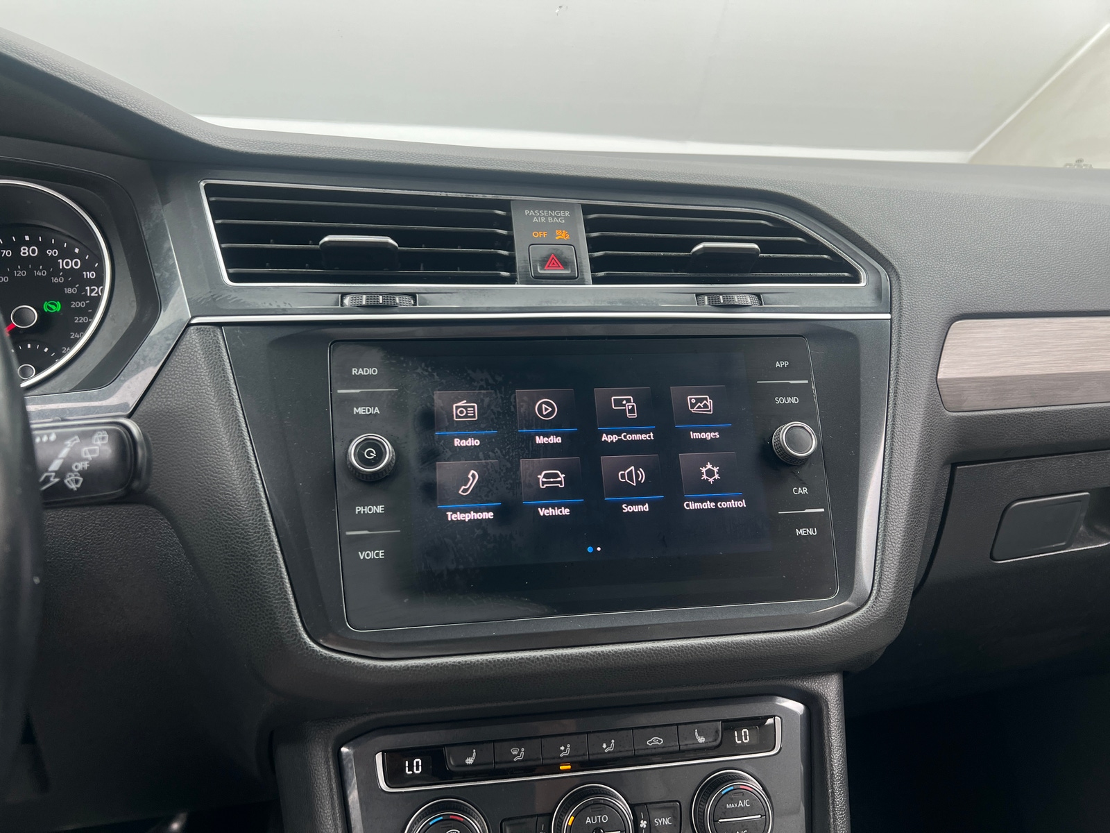 Thumbnail: 2020 Volkswagen Tiguan - 3