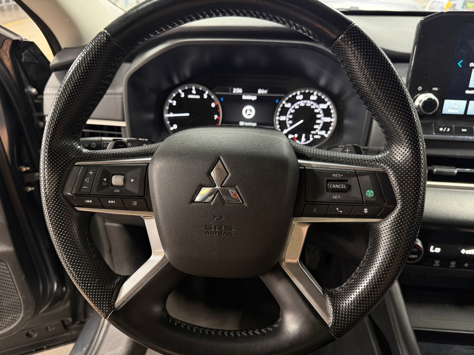 Thumbnail: 2024 Mitsubishi Outlander - 4