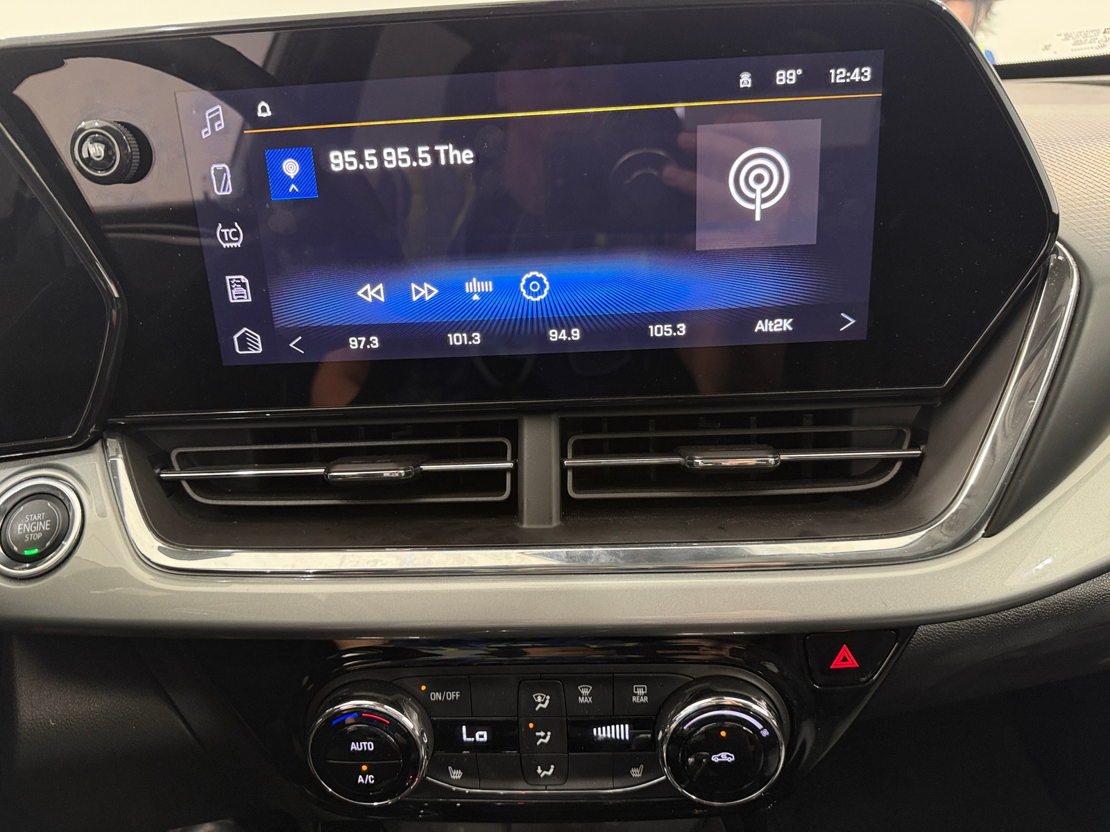Thumbnail: 2025 Chevrolet Trax - 3