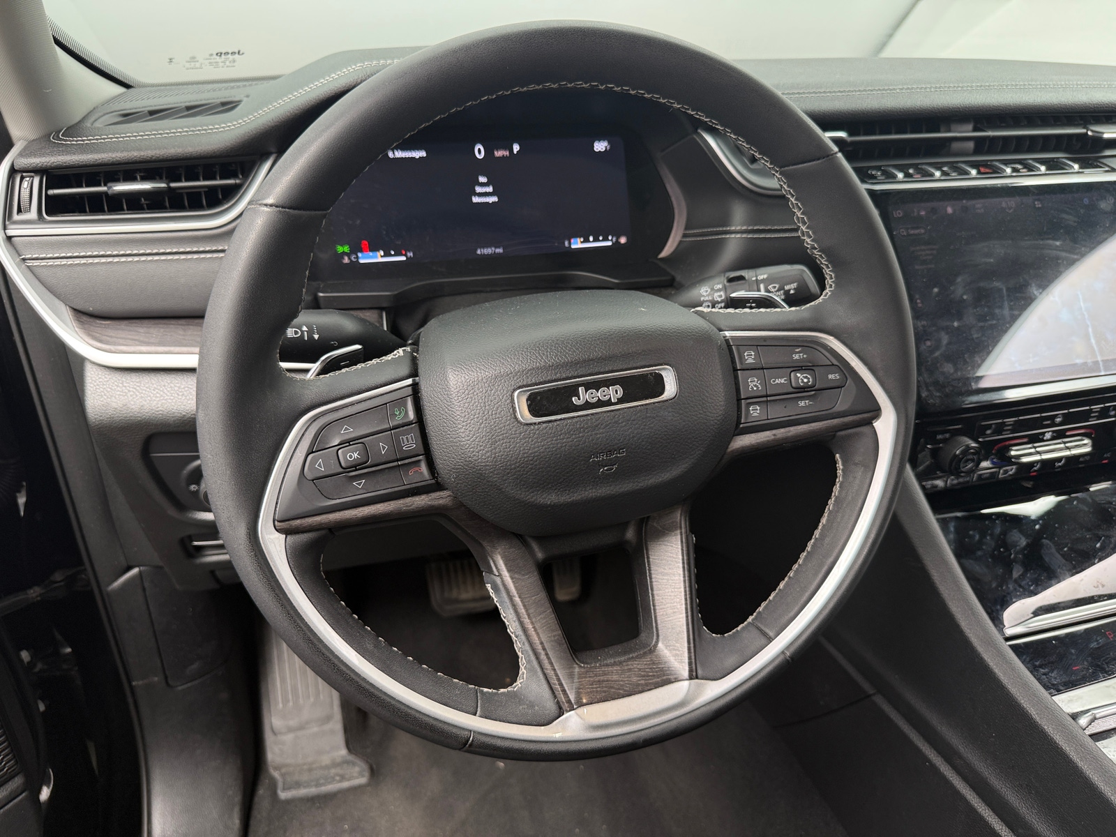 Thumbnail: 2023 Jeep Grand Cherokee L - 4