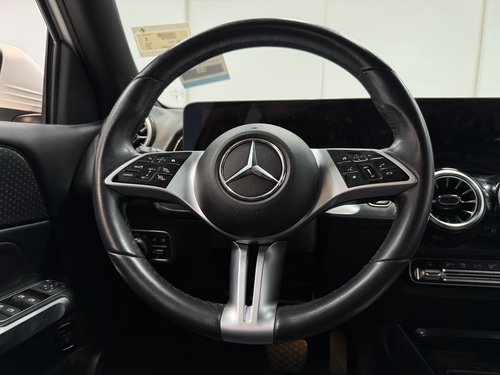 Thumbnail: 2024 Mercedes-Benz GLB - 4