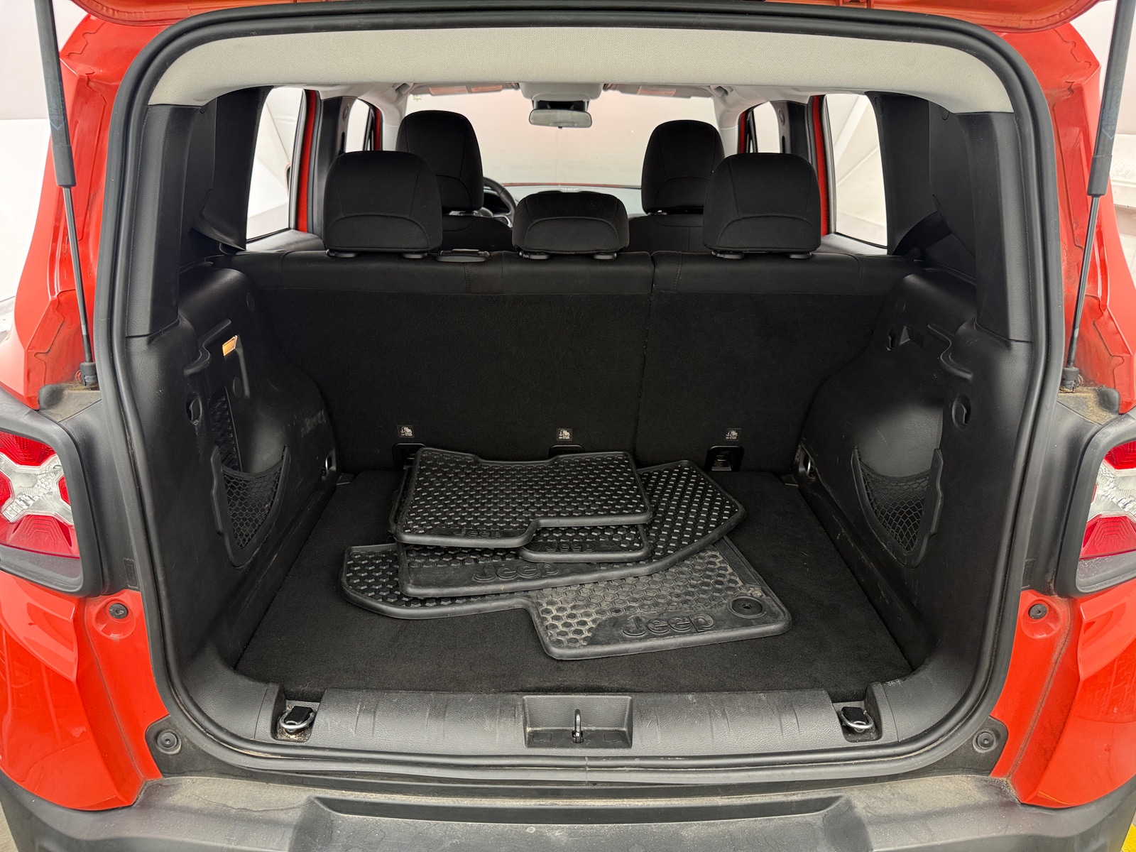 Thumbnail: 2018 Jeep Renegade - 7