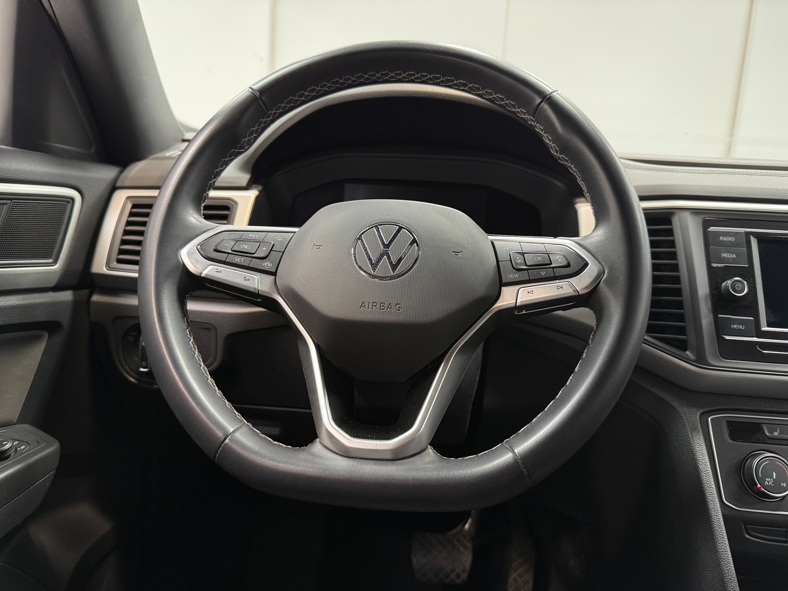 Thumbnail: 2022 Volkswagen Atlas - 4