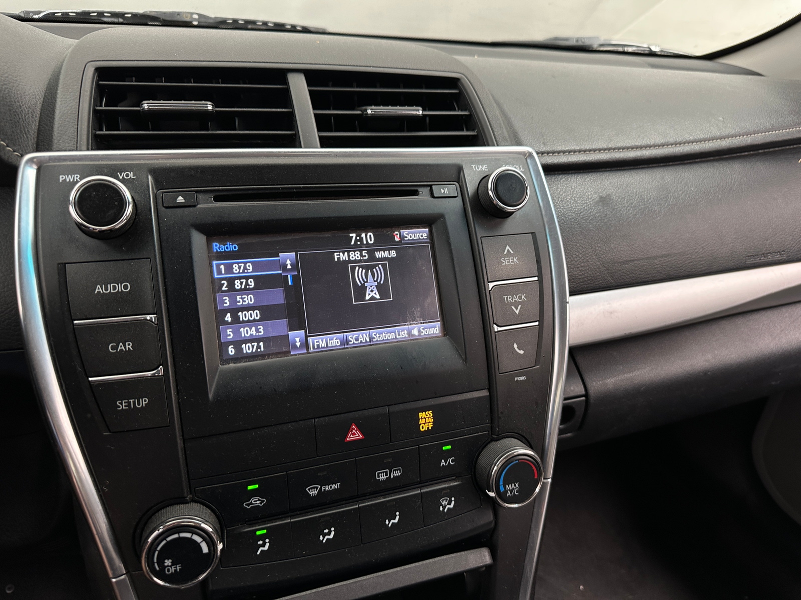 Thumbnail: 2015 Toyota Camry - 4