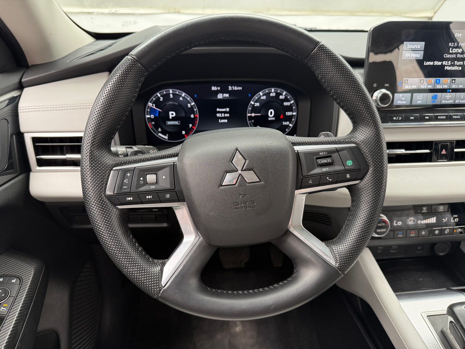 Thumbnail: 2023 Mitsubishi Outlander - 4