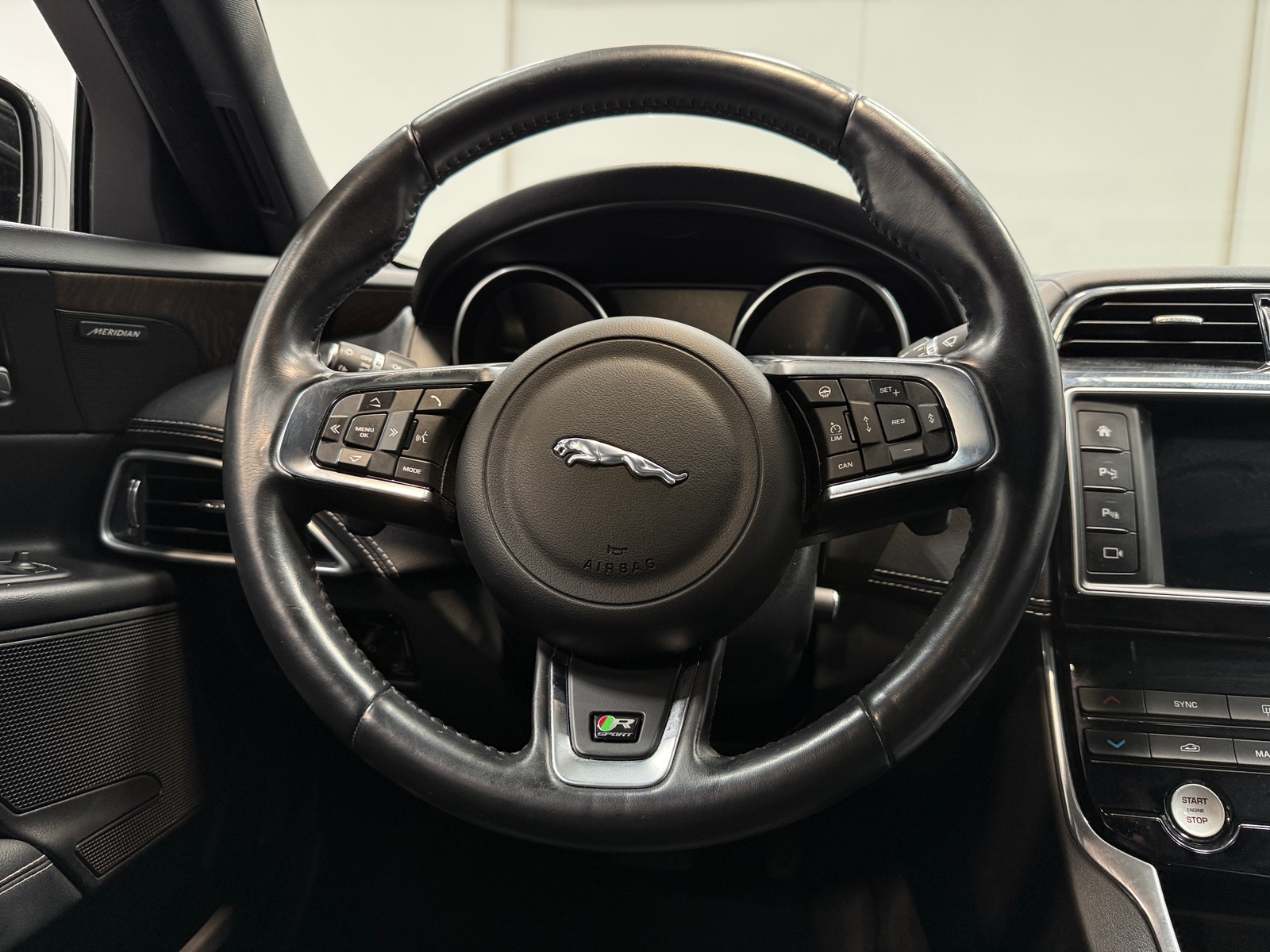 Thumbnail: 2017 Jaguar XE - 4